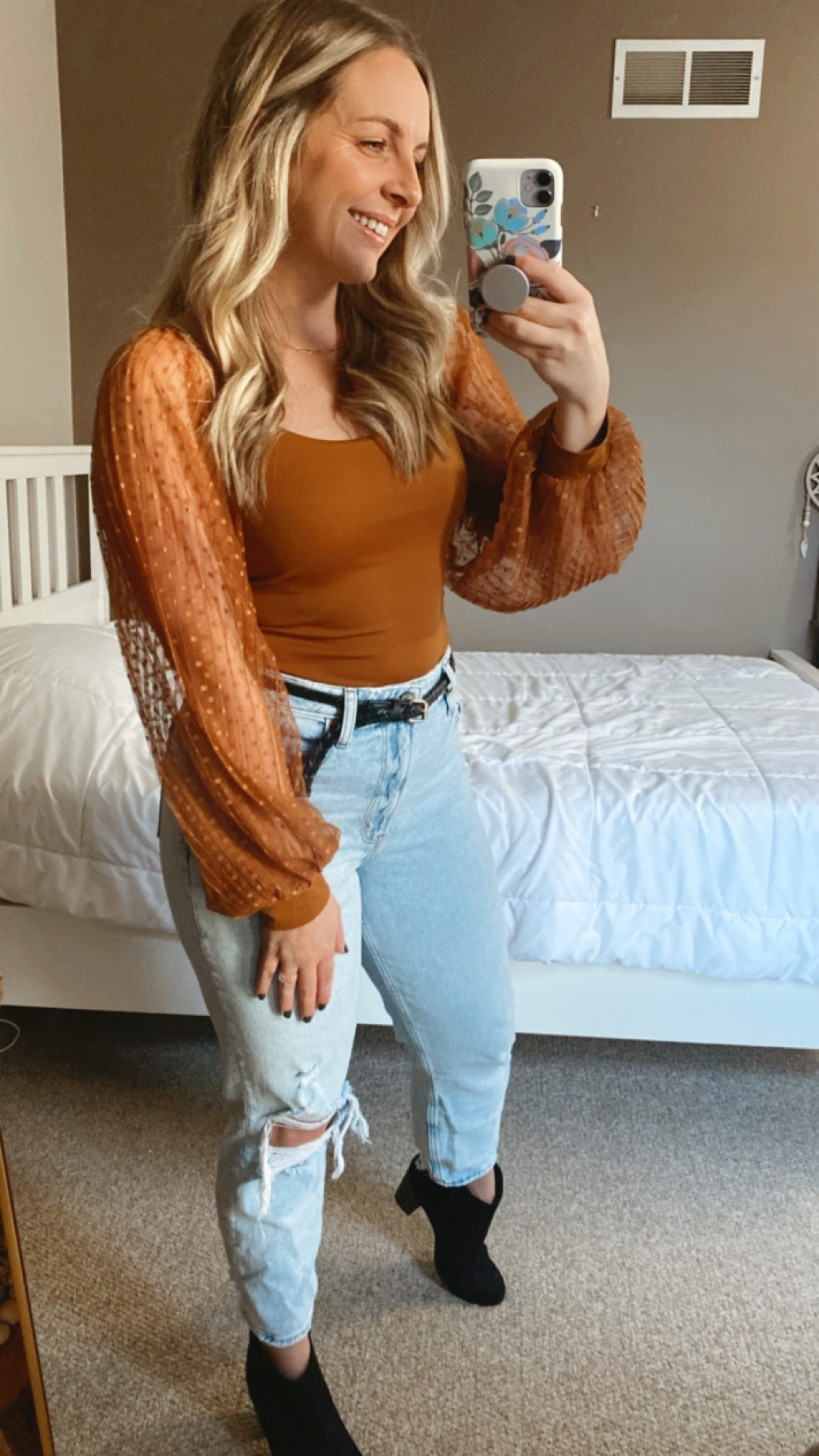 Dinner and drinks outfit 

Size small in the bodysuit 
26 in jeans 