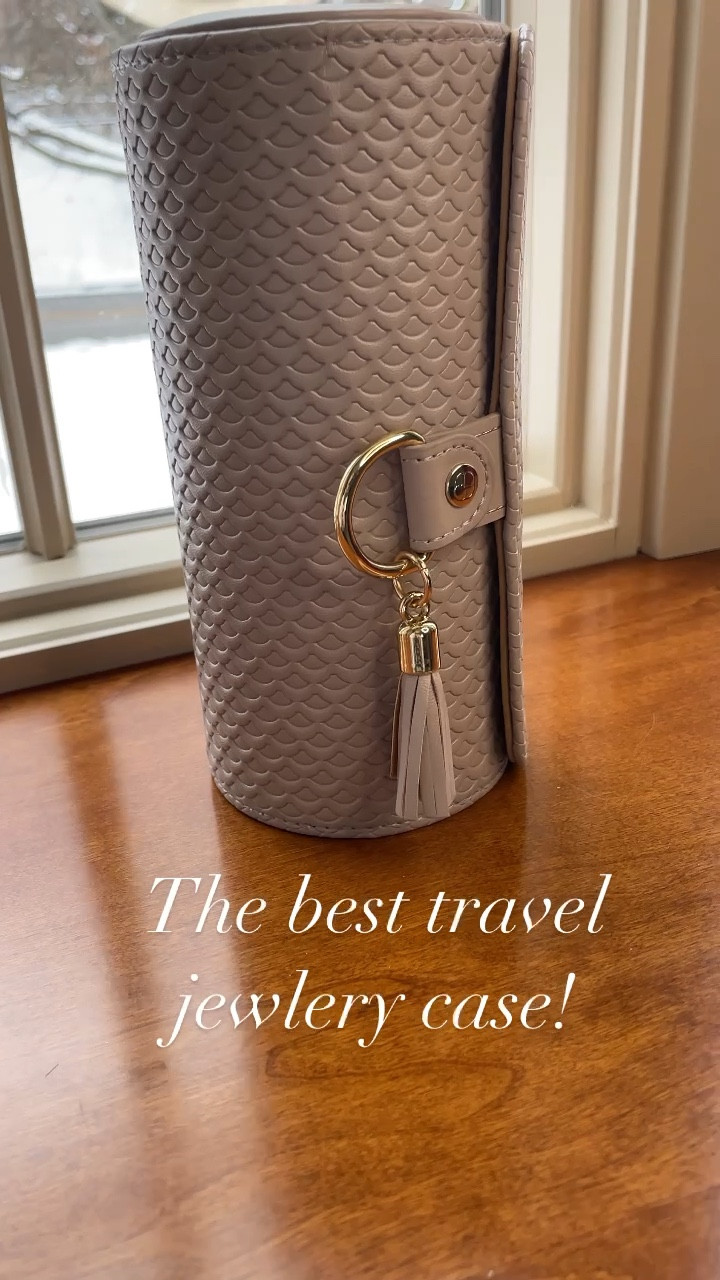 This is hands down my favorite travel jewelry case! It’s saved my earrings and other jewlery from breaking! 🙌🏼 also a perfect gift idea!



Travel tips, jewelry, gold earrings, fashion jewelry, statement earrings, Amazon, Amazon finds

#LTKtravel #LTKstyletip #LTKfindsunder50