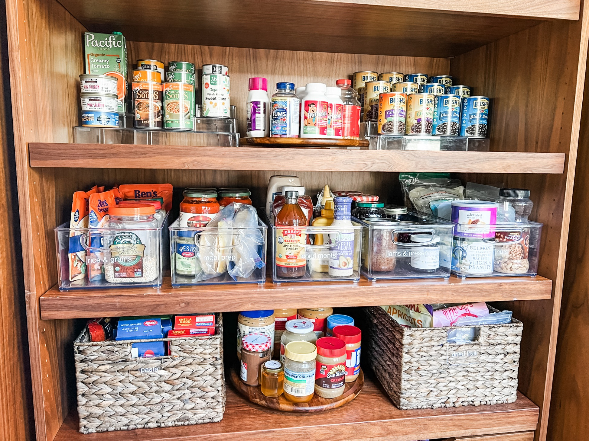 The perfect mix of risers, turntables, clear bins and baskets. Maximizing space is what we do! 🤗 

 
