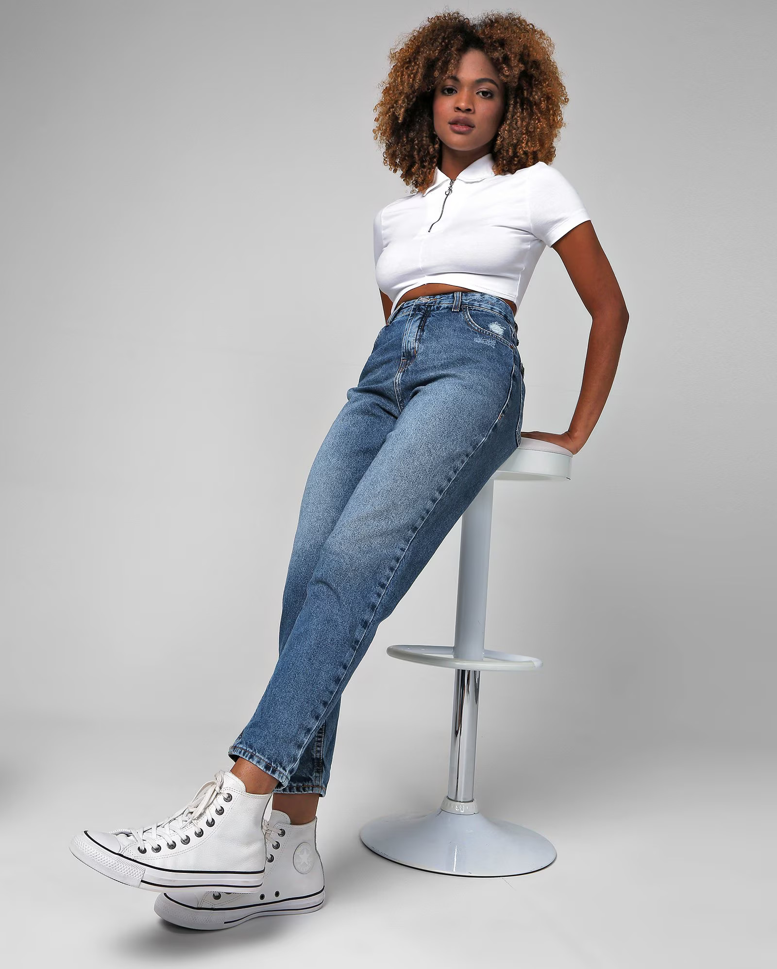 Calça jeans feminina mom denim claro | Pool by Riachuelo | Riachuelo (BR)