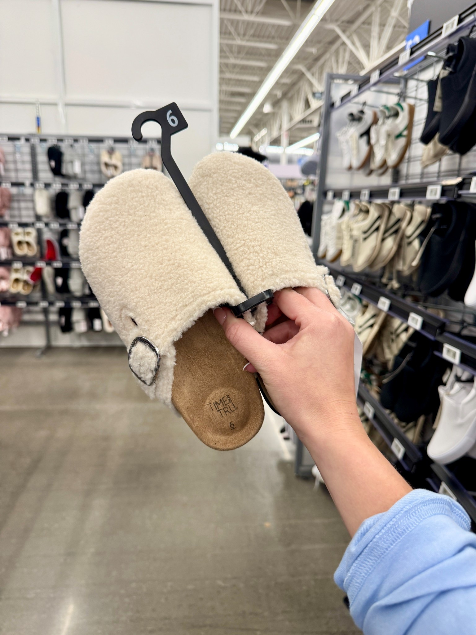 Women’s cozy clogs at Walmart!! $23! 

#LTKFindsUnder50 #LTKShoeCrush #LTKSeasonal