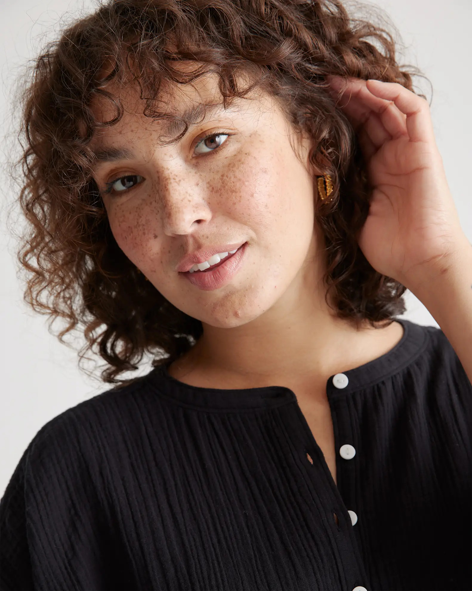 100% Organic Cotton Gauze Roll Sleeve Shirt in Black | Quince