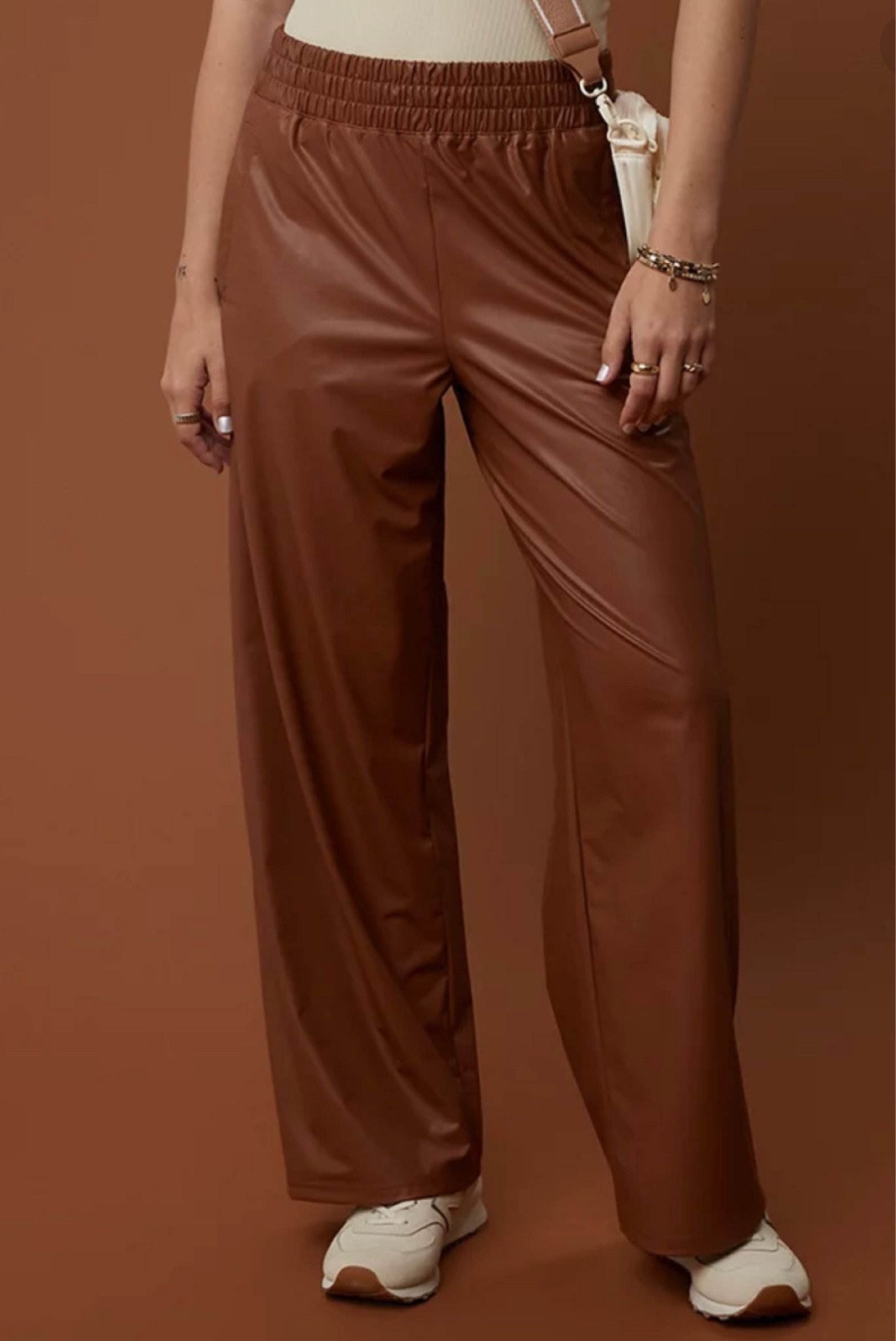 Comfiest faux leather pants 🤎

#LTKHoliday #LTKSeasonal #LTKfindsunder100