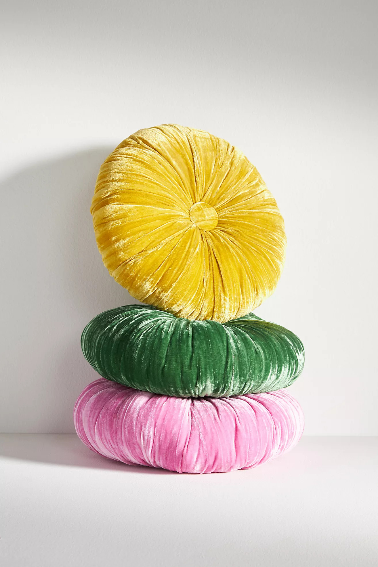 Le Petit Velvet Round Cushion | Anthropologie (UK)