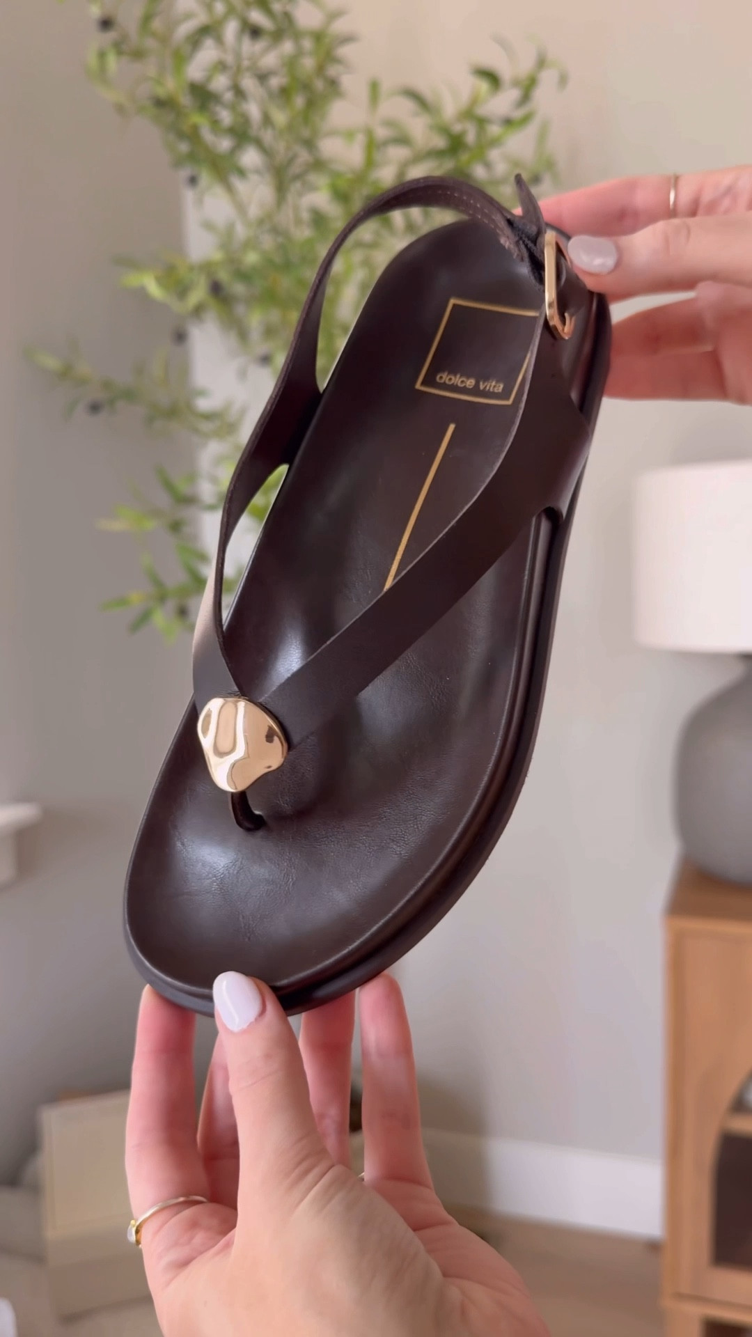 The most gorgeous summer sandals! Chocolate brown with gold detailing (and comfy too!)

Sandals, dolce vita, chunky sandals, chocolate brown, summer shoes, gold, casual 