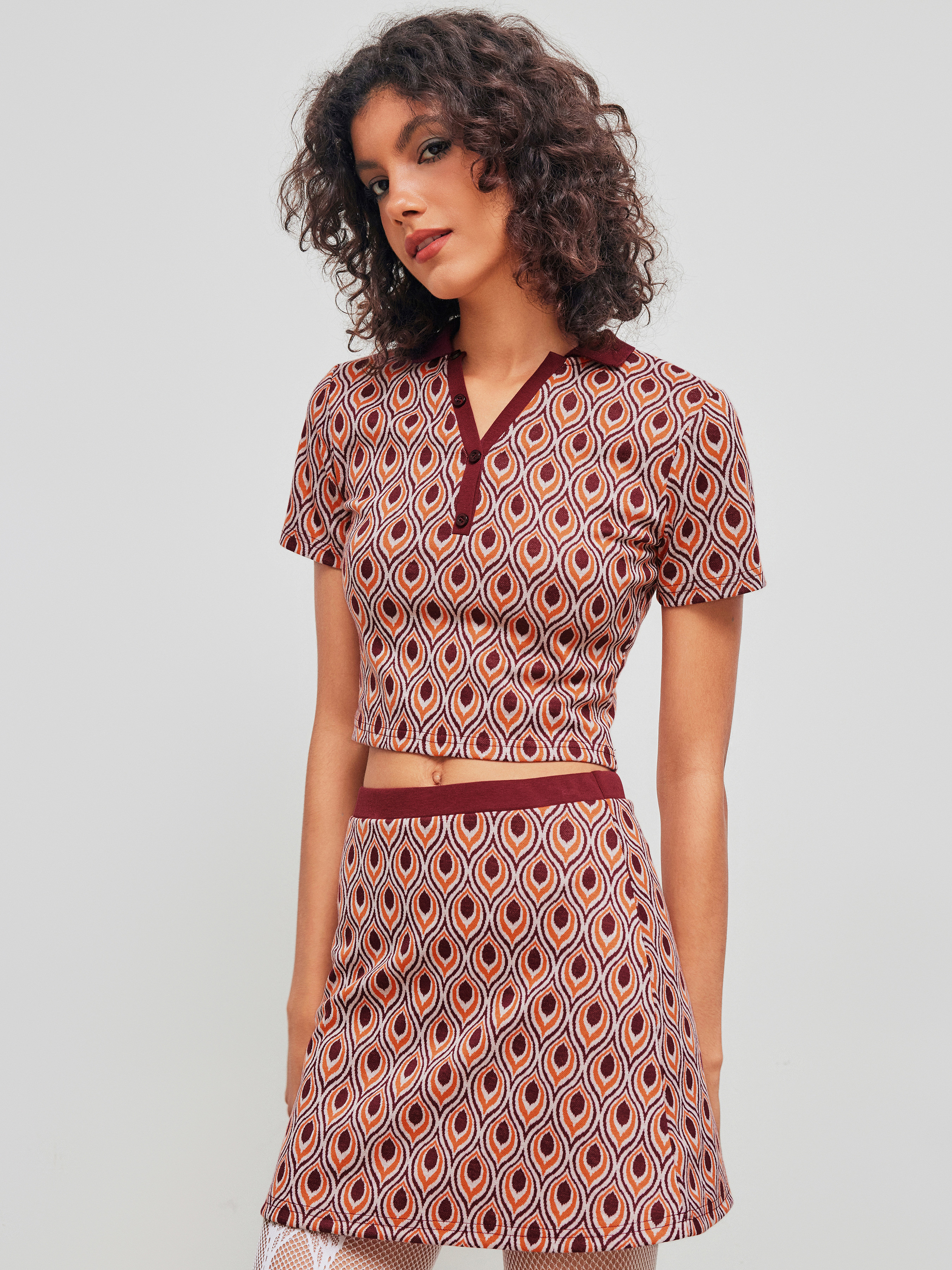 Knit Fabric Polo Geometric Short Sleeve Crop Top For Exhibition | Cider