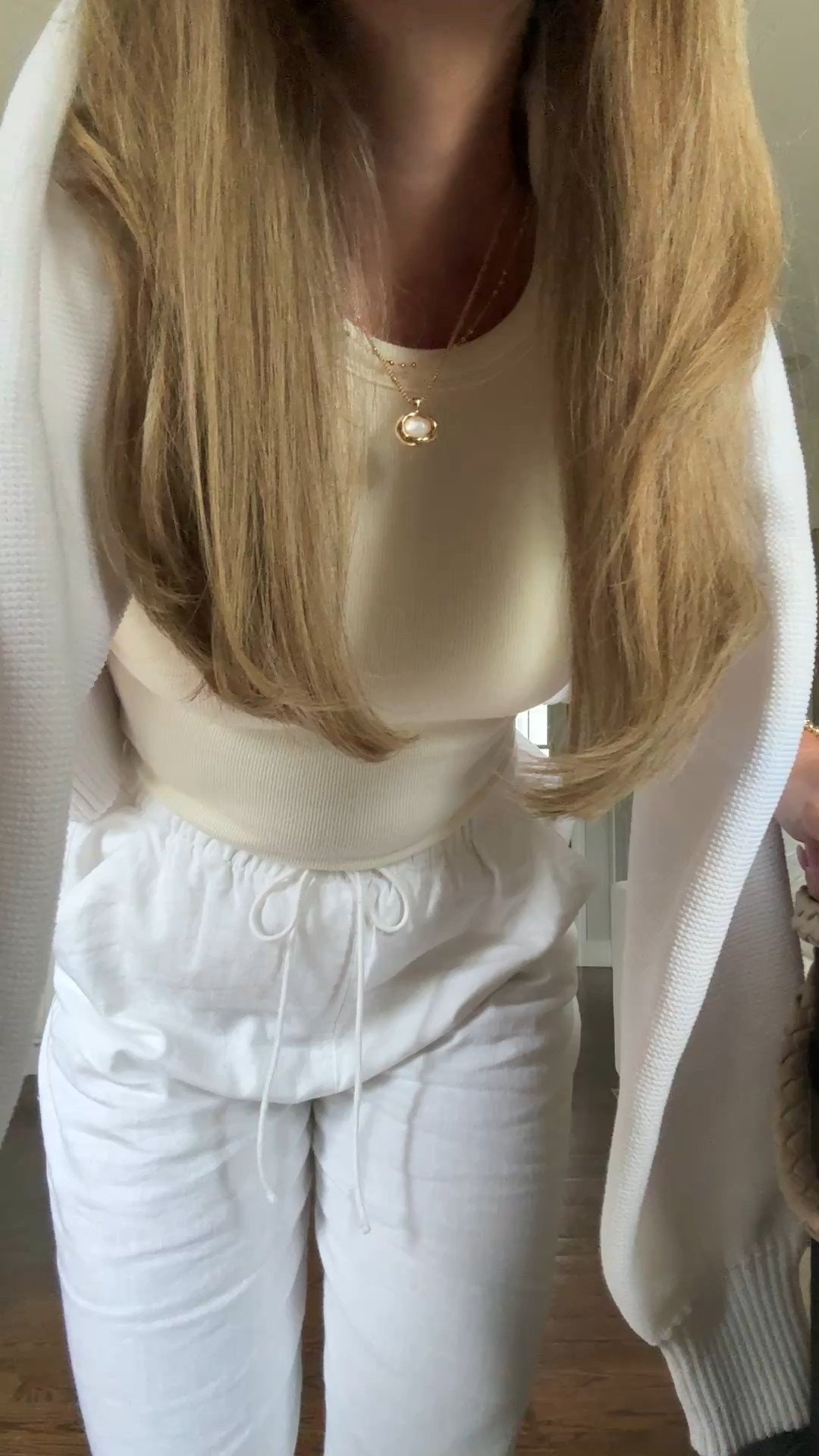 Today’s travel fit! The best Amazon tank and linen pants. Comfy but put together!