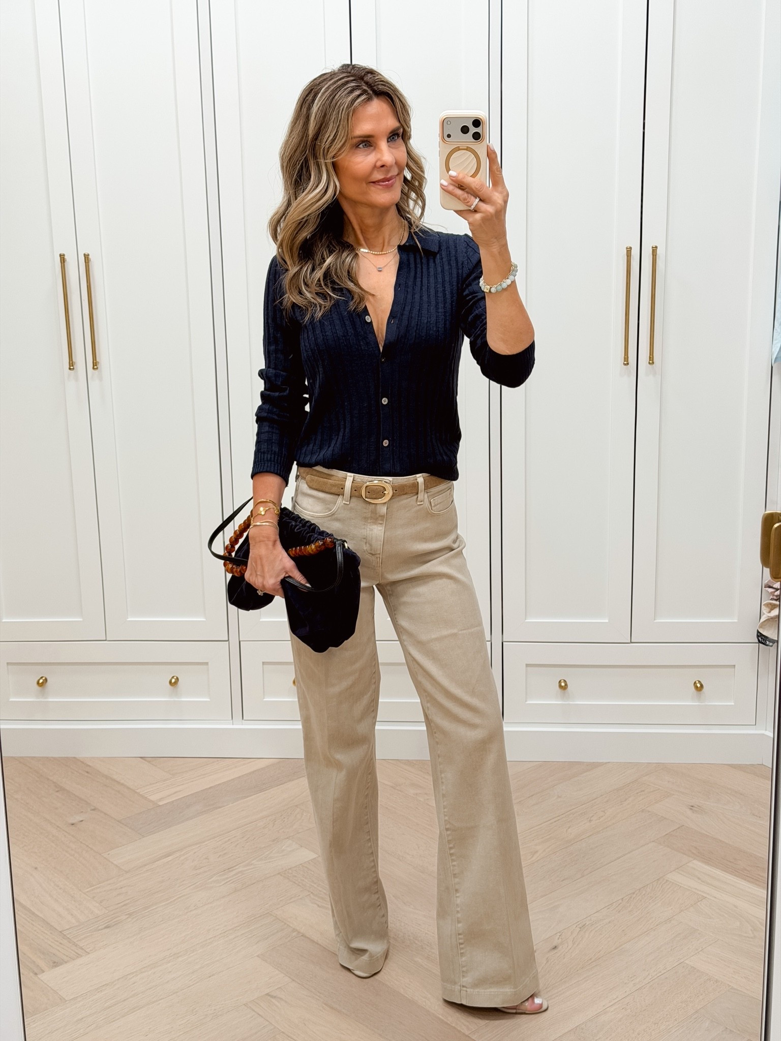 I’m 5’6’’
-exact top is linked in my ShopMy https://go.shopmy.us/p-59372343
-jeans TTS @lagence

#LTKootd #LTKOver40 #LTKSeasonal