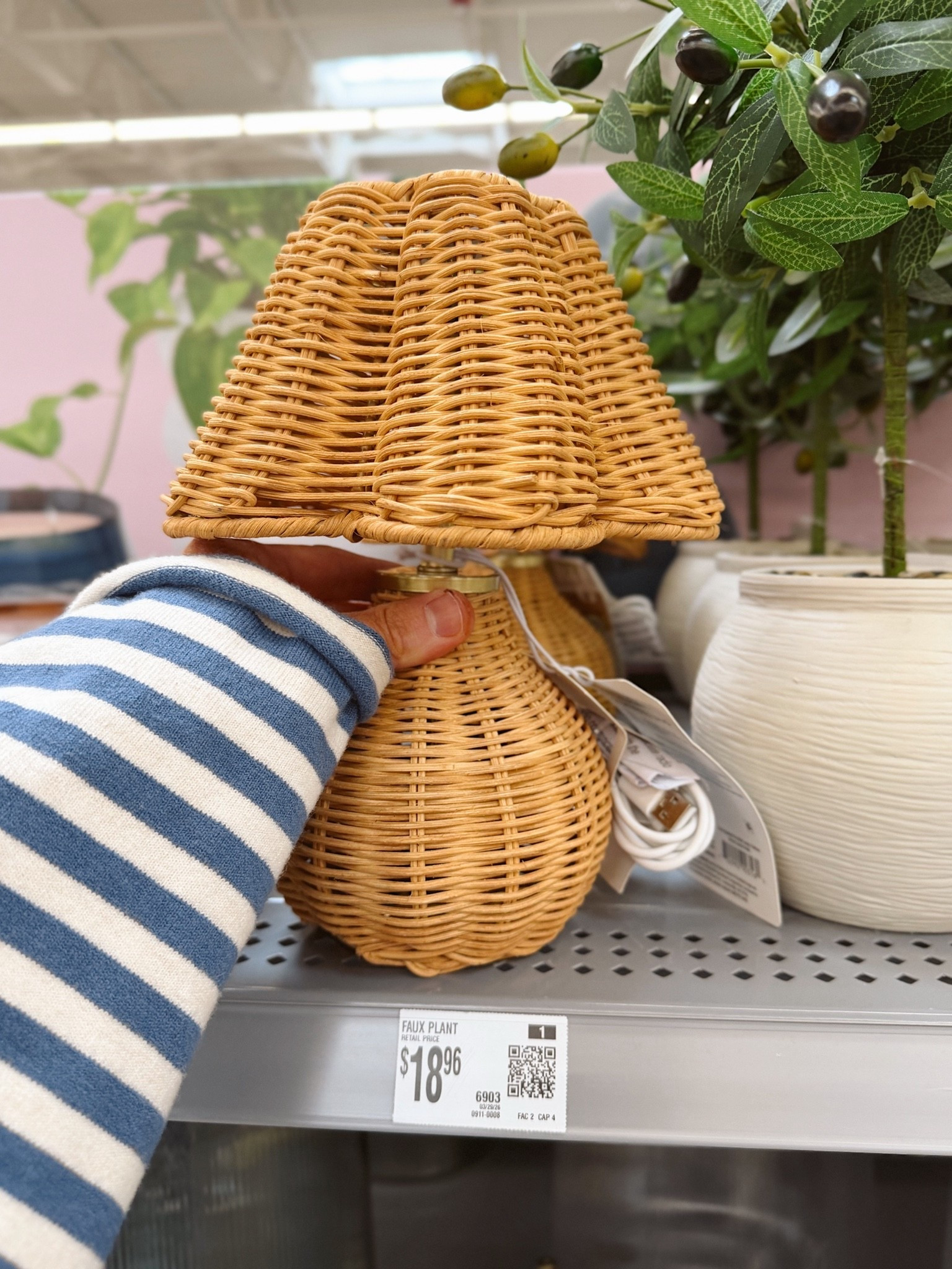 Cozy cottage rattan wireless lamp

#LTKHome #LTKSeasonal