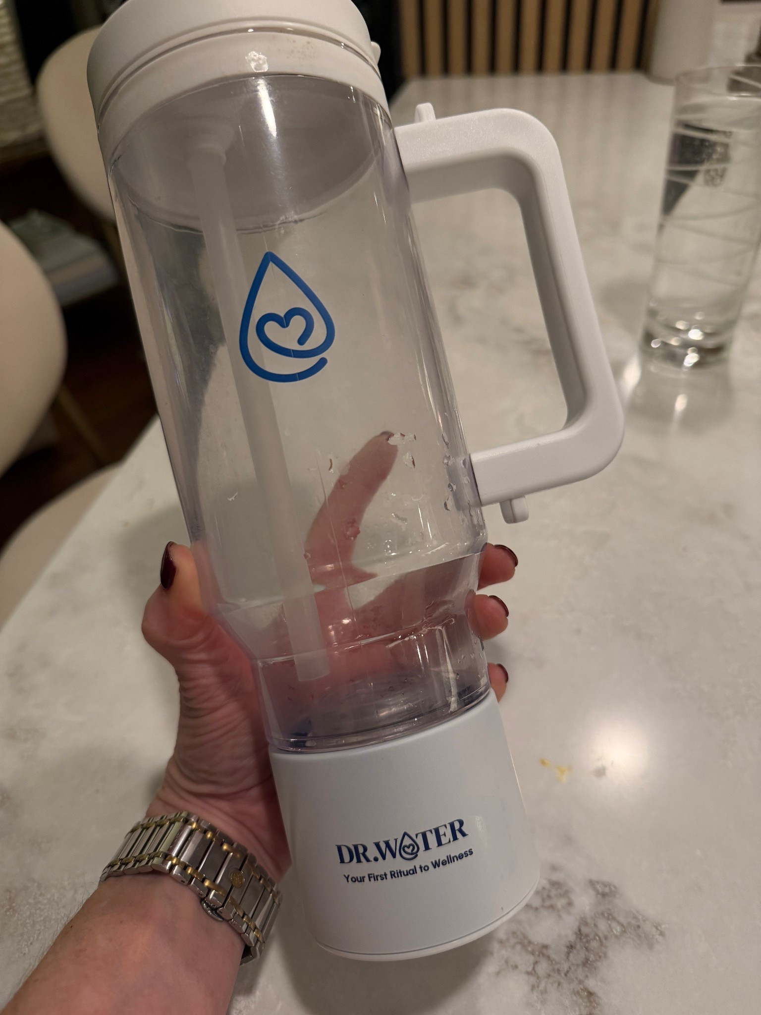 Starting drinking hydrogen water this year and i felt so much better!  Specially when I’m working out hard!  Hydrogen water has antioxidant effects, helping to neutralise harmful free radicals in the body. which may contribute to aging and various diseases.

#LTKBeauty #LTKfitnessgoals #LTKOver40
