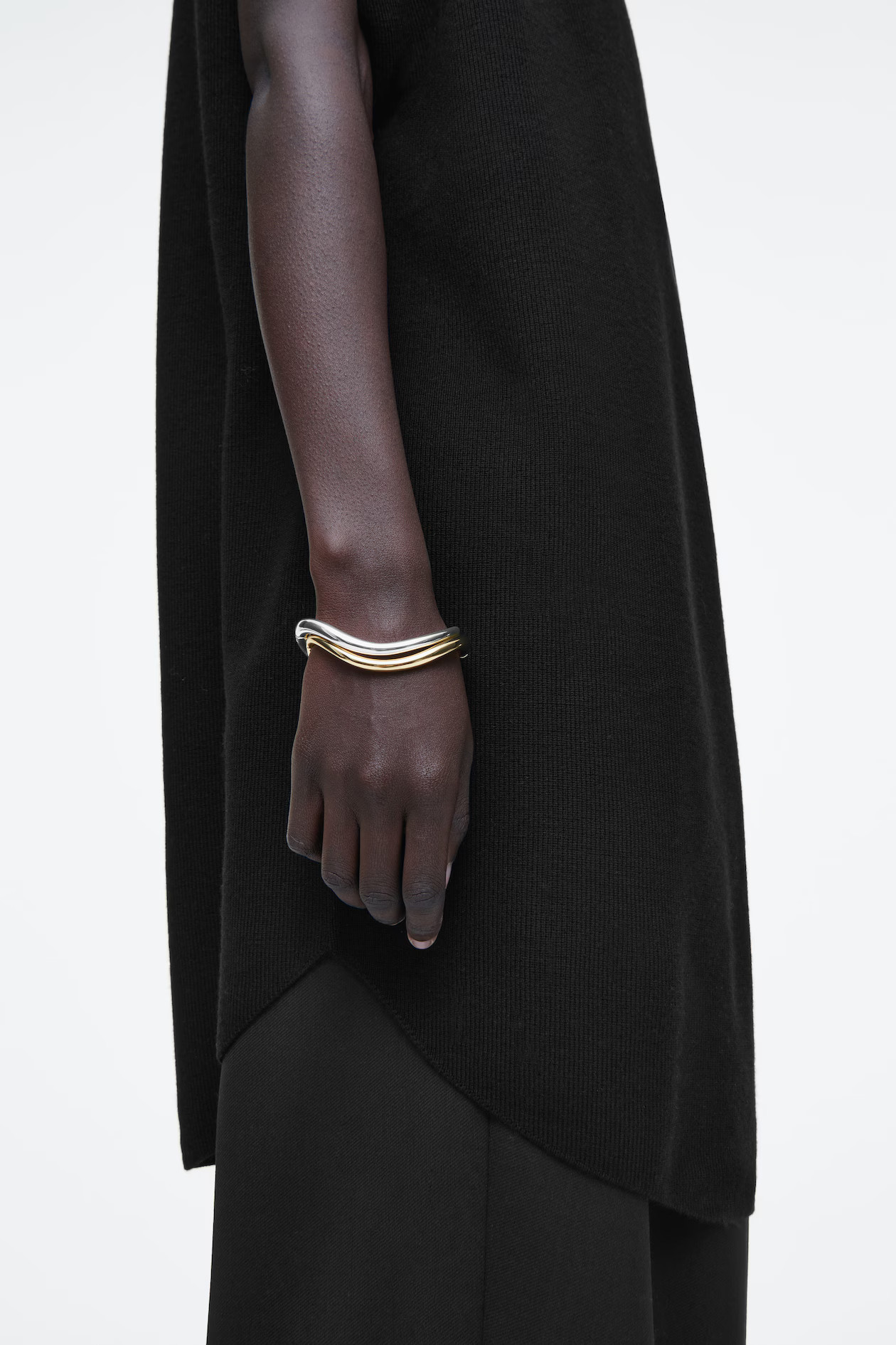 CURVED HINGED BANGLE - SILVER | COS UK