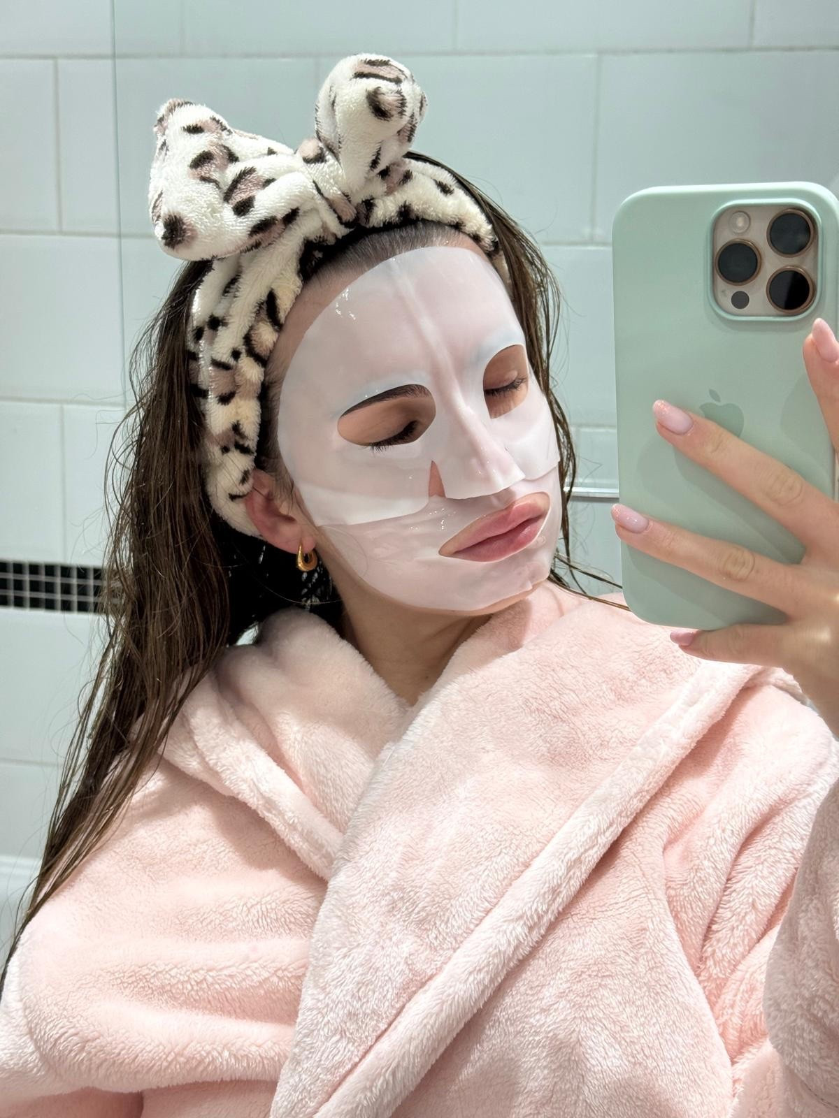 Cosy Evening☁️🫧


Biodance face mask, Pink Robe, Abbott Lyon, Earrings, Head band

#LTKuk #LTKwinter #LTKbeauty