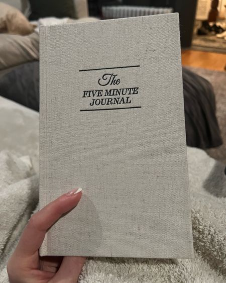 Started the five minute journal today. Definitely wanting to make some positive changes in my life in regards to being more organized, focused, positive, and obviously finances. I have a bachelors degree in psychology and I'm a firm believer in "we are how we think" if that makes sense. I am not perfect and I'm not always positive but I wake up every day and give 100% effort. I'll let you know how it goes 🫶🏻