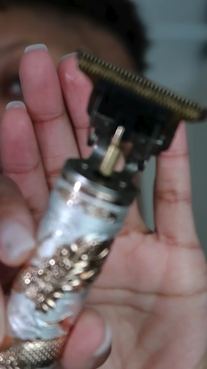 Let’s reset with @myrevair ➰
—
#bostoninfluencer soft masc energy, pixie hair cut, pixie hair style, pixie hair stying tips, pixie hair tips, natural pixie, hair tips, black hairstyles #ad #sponsored