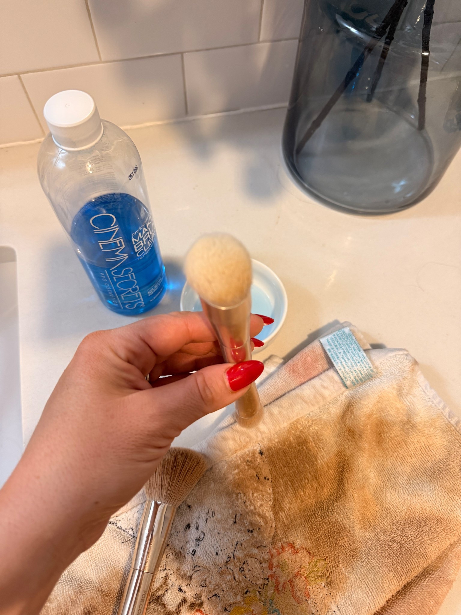 Hands down the best brush cleaner I’ve ever used. Cleans, dries instantly and doesn’t ruined your brushes. 