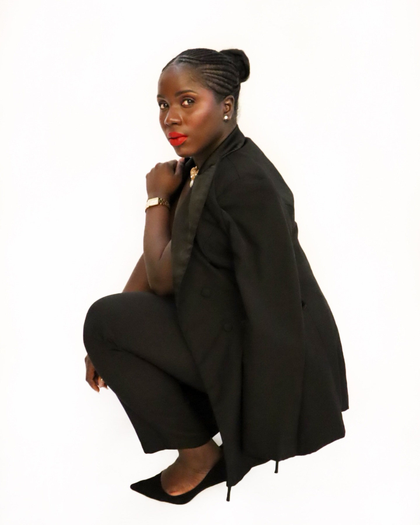 Posh Mende girl, humble heart, queen certified.✨

🎶: @isataawa 

#explorerpage #tuxedo #petitefashion 
#100degreesofmnk #theglamthread