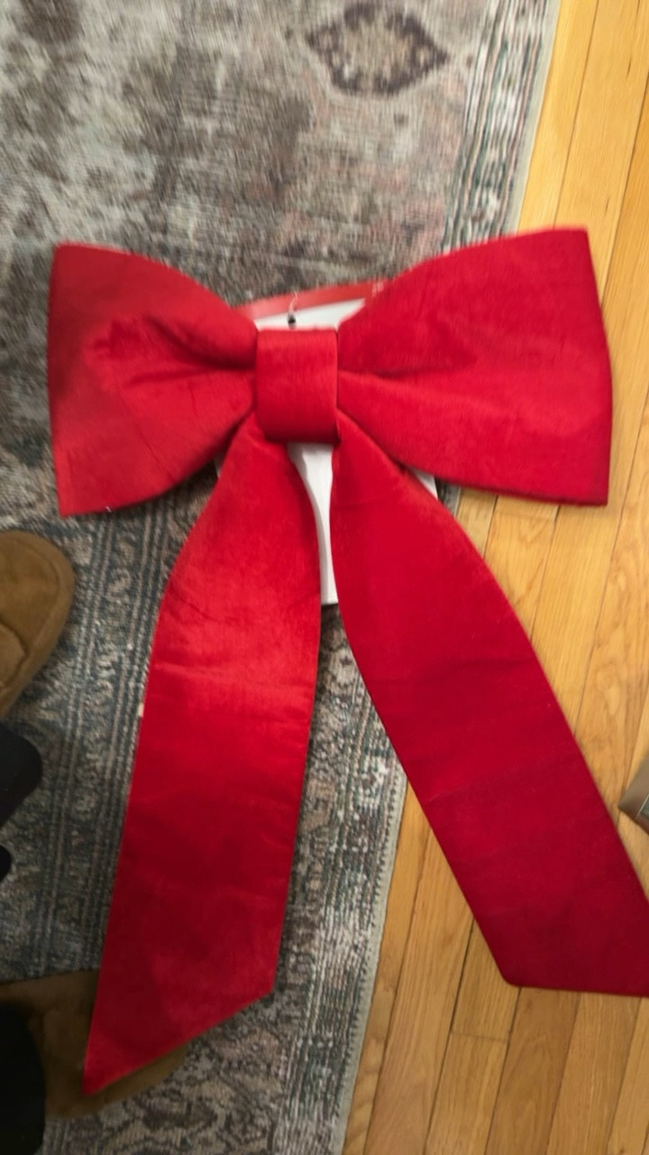 Big Ref how⚡️❤️🎀 #christmasdecor #christmasbow #redbow #decirbow

#LTKHome #LTKSeasonal #LTKHoliday