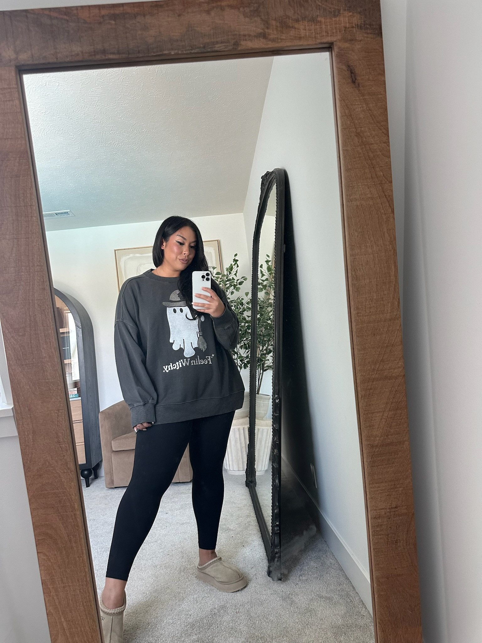 Aerie Loungewear Outfit Idea 🖤 wearing a large in everything!
-
-
-
Halloween outfit, Casual midsize outfit, midsize curvy ootd, loungewear style, flannel outfit, athleisure style, sweatpants, leggings outfit, work from home outfit

#LTKStyleTip #LTKSeasonal #LTKMidsize