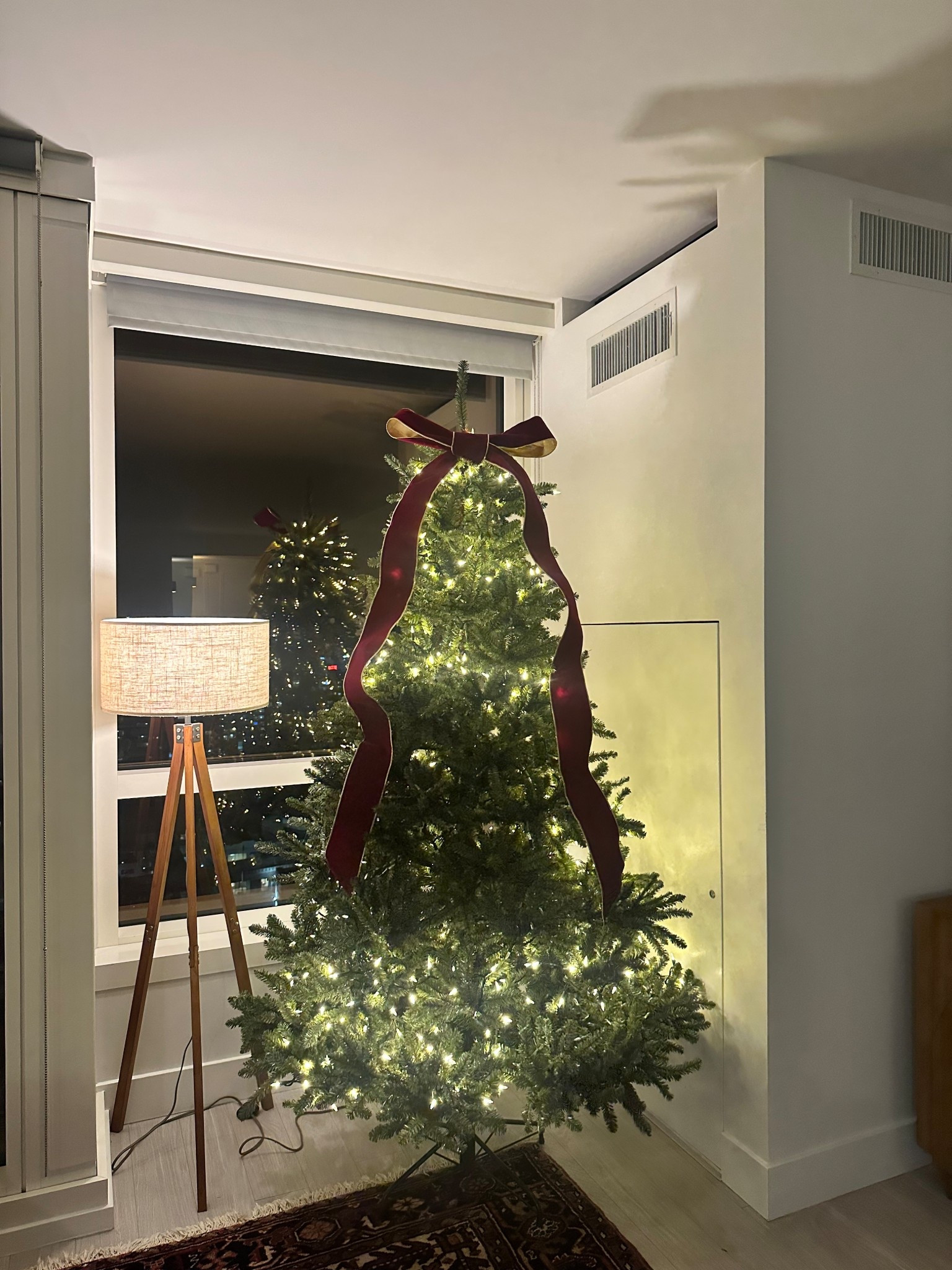 Mine is the 7.5 ft classic blue spruce unlit