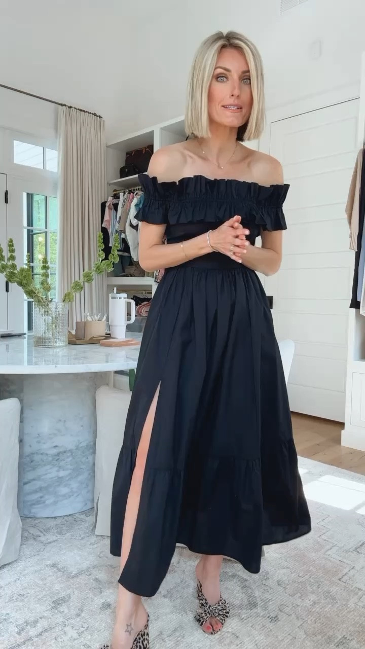This dress is so fun! So great for a formal event! It’s currently on clearance on Abercrombie! Wearing XS! 


Loverly grey, Abercrombie, black dress, wedding guest dress, formal dress 

#LTKStyleTip #LTKSaleAlert