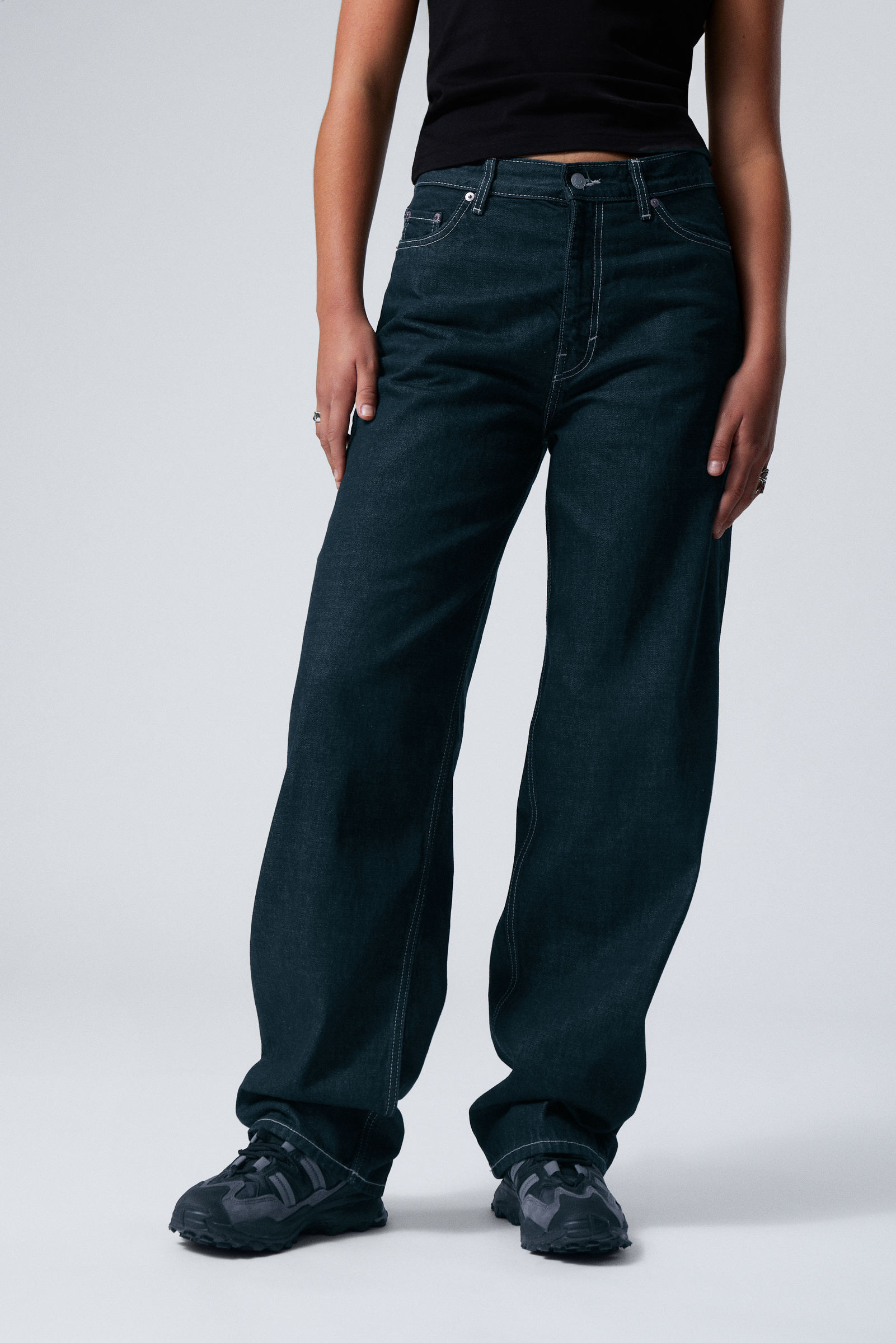 Rail Mid Loose Straight Jeans | Weekday