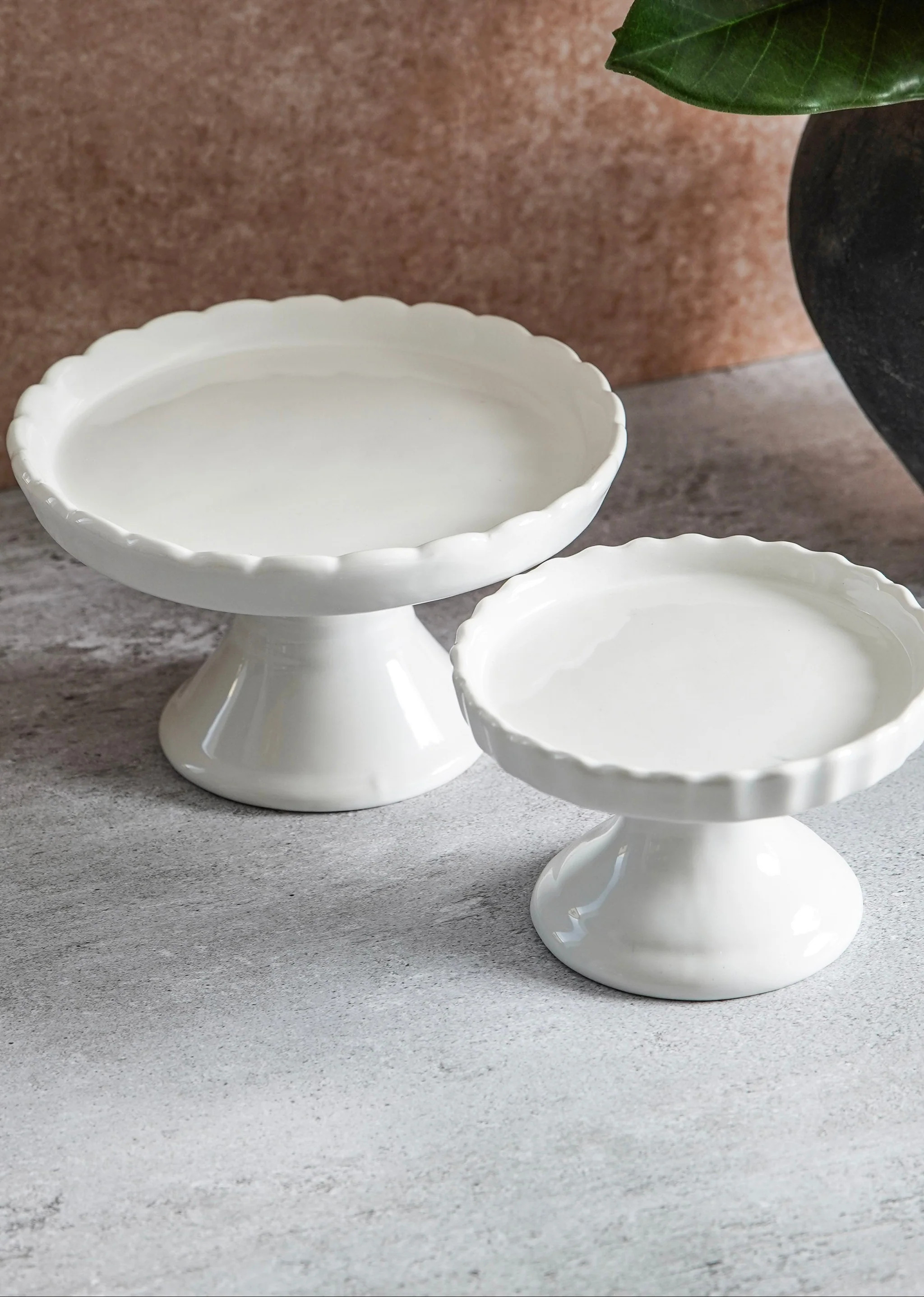 Marley Scalloped Ceramic Pedestal | MJHome