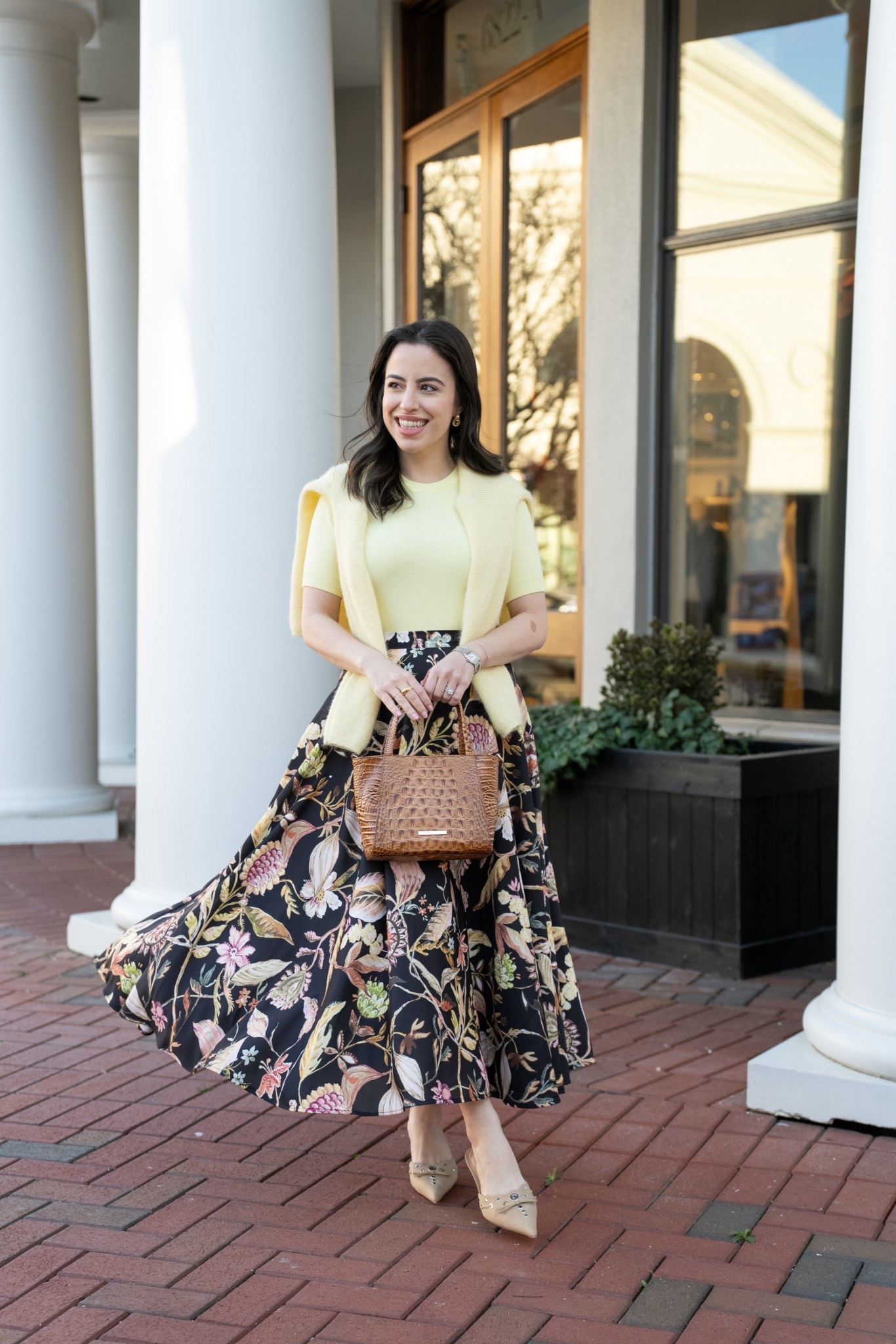 Spring outfit inspo! Obsessed with this adorable Brahmin bag, also comes in the tote version



#LTKPetite #LTKootd