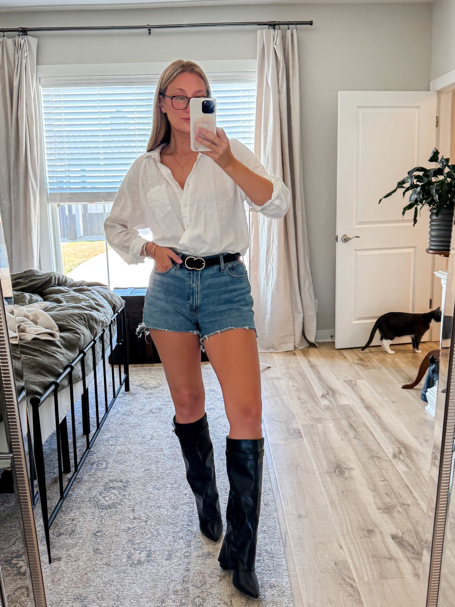 Styled this look with the Rule of 7 🤍 Abercrombie denim shorts, a crisp white button down, and classic black boots. These are staples you probably already have in your closet, which makes this outfit so easy to recreate. ✨
I’ve linked my exact pieces (and a few similar finds) so you can shop the look and build your own timeless outfit.

Tap to shop everything here ⬇️

#LTKStyleTip #LTKFindsUnder100 #LTKSeasonal