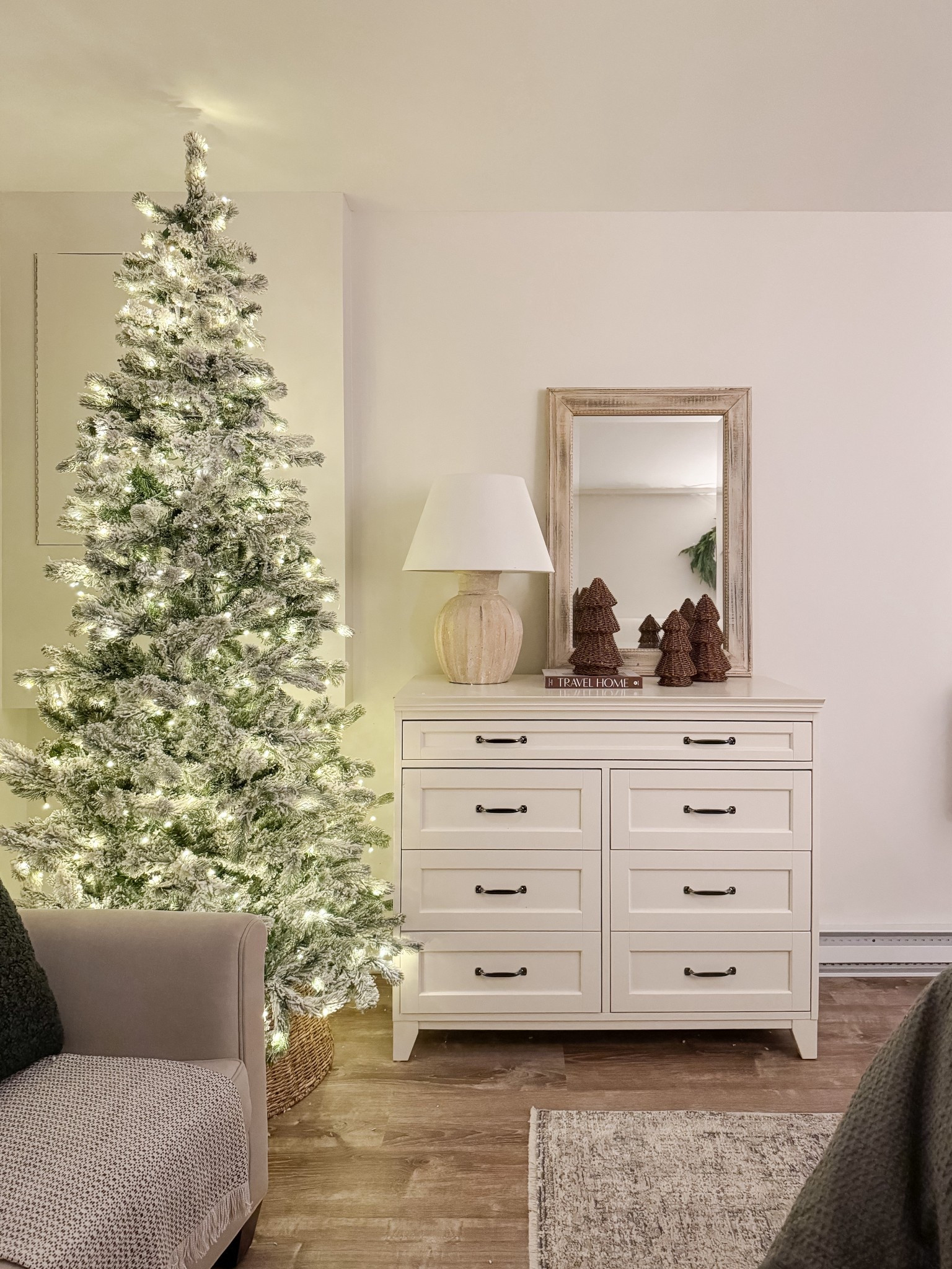 Coastal holiday Bedroom

Home design  Modern home  Home decor  Bedroom design  Bedroom inspo  Bedroom finds  Bed Decor  


#LTKHome #LTKHoliday