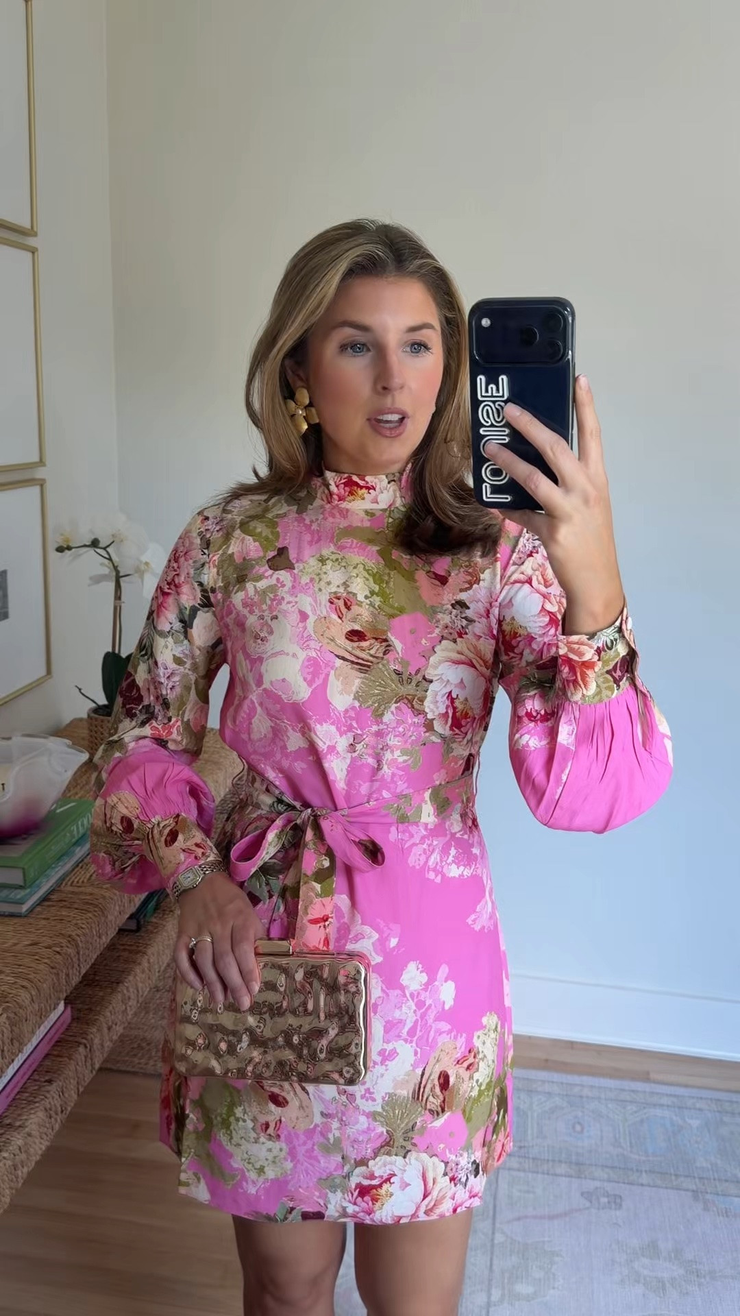 Cocktail dress option with sleeves! Wearing a S

Sleeves // dress with sleeves