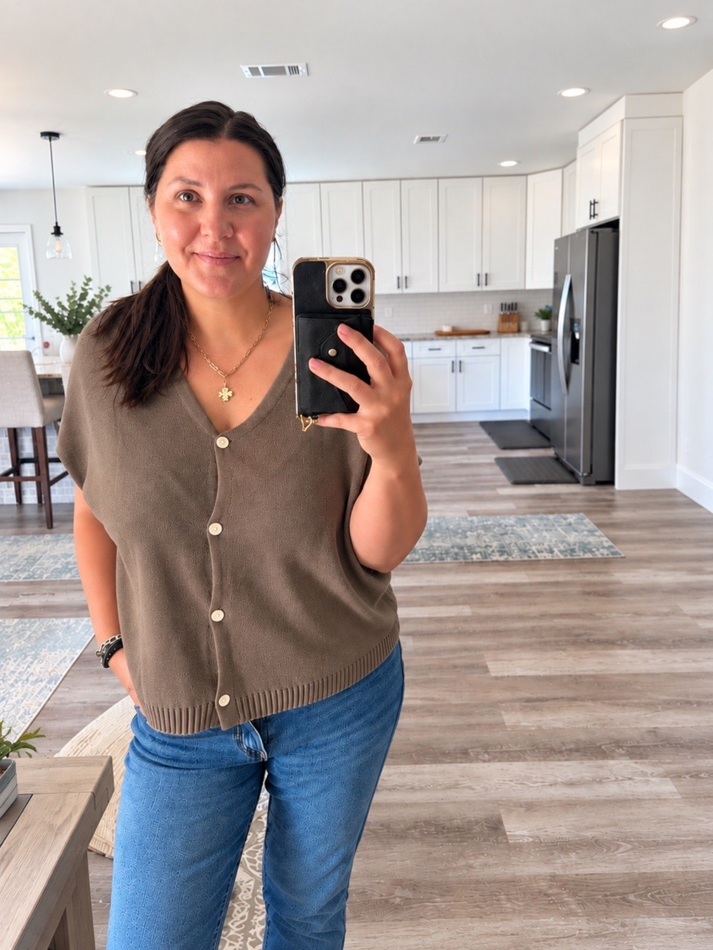 The cutest lightweight sweater for that in-between weather 🤍 Cozy without being too heavy + available in SO many fun colors! Perfect with denim, shorts or leggings. ✨