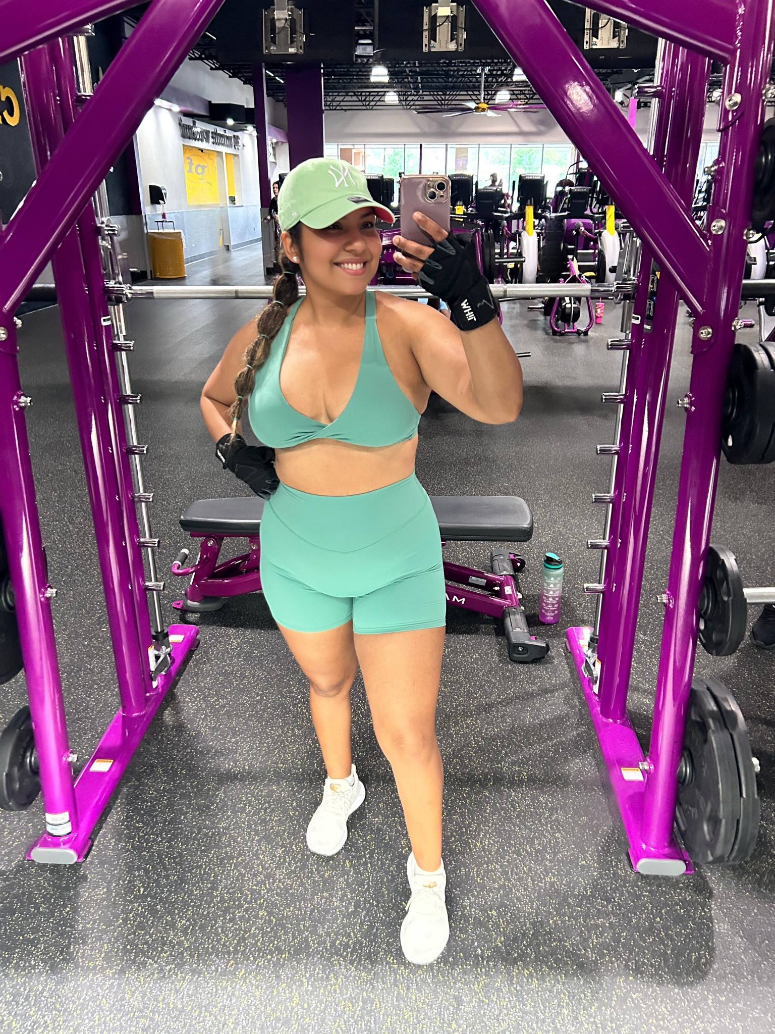 The genie in the green bottle 😌🧞‍♂️
 
Wearing Satara" Sports Bra + "Metamorph" V- Seam Shorts
(Bottle Green / Large)

My measurements:
Bust 36C 
Waist 34 in 
Hips 42 in 
Glutes 45 in 

#OOTD #outfitinspiration #outfitoftheday #activewear #gymfit #gymoutfit #activewearfashion #activewearforwomen #activewearaddict 

#LTKFitness #LTKActive #LTKFindsUnder50