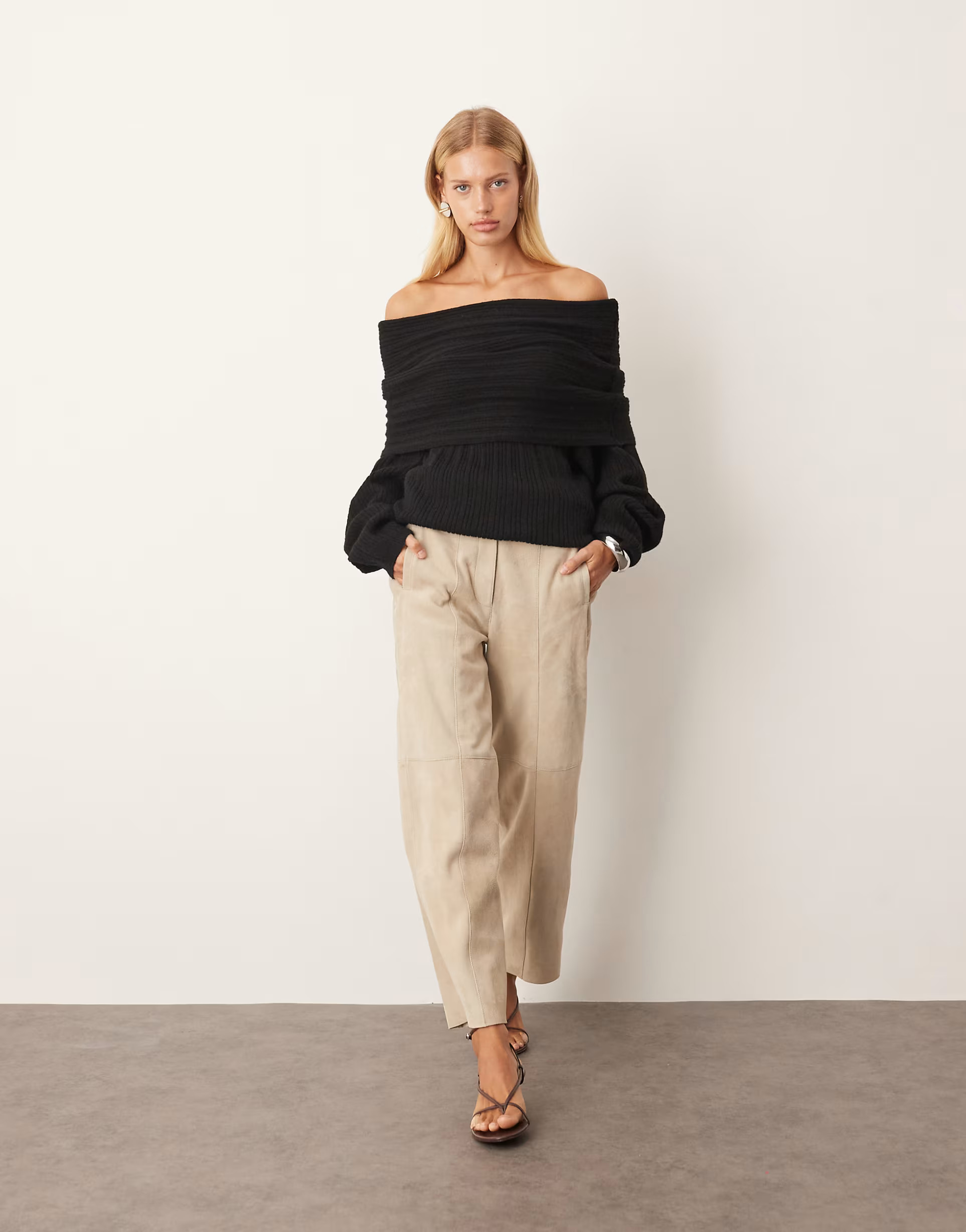 ARRANGE – Schulterfreier Pullover in Schwarz aus grobem Rippstrick | ASOS | ASOS (Global)