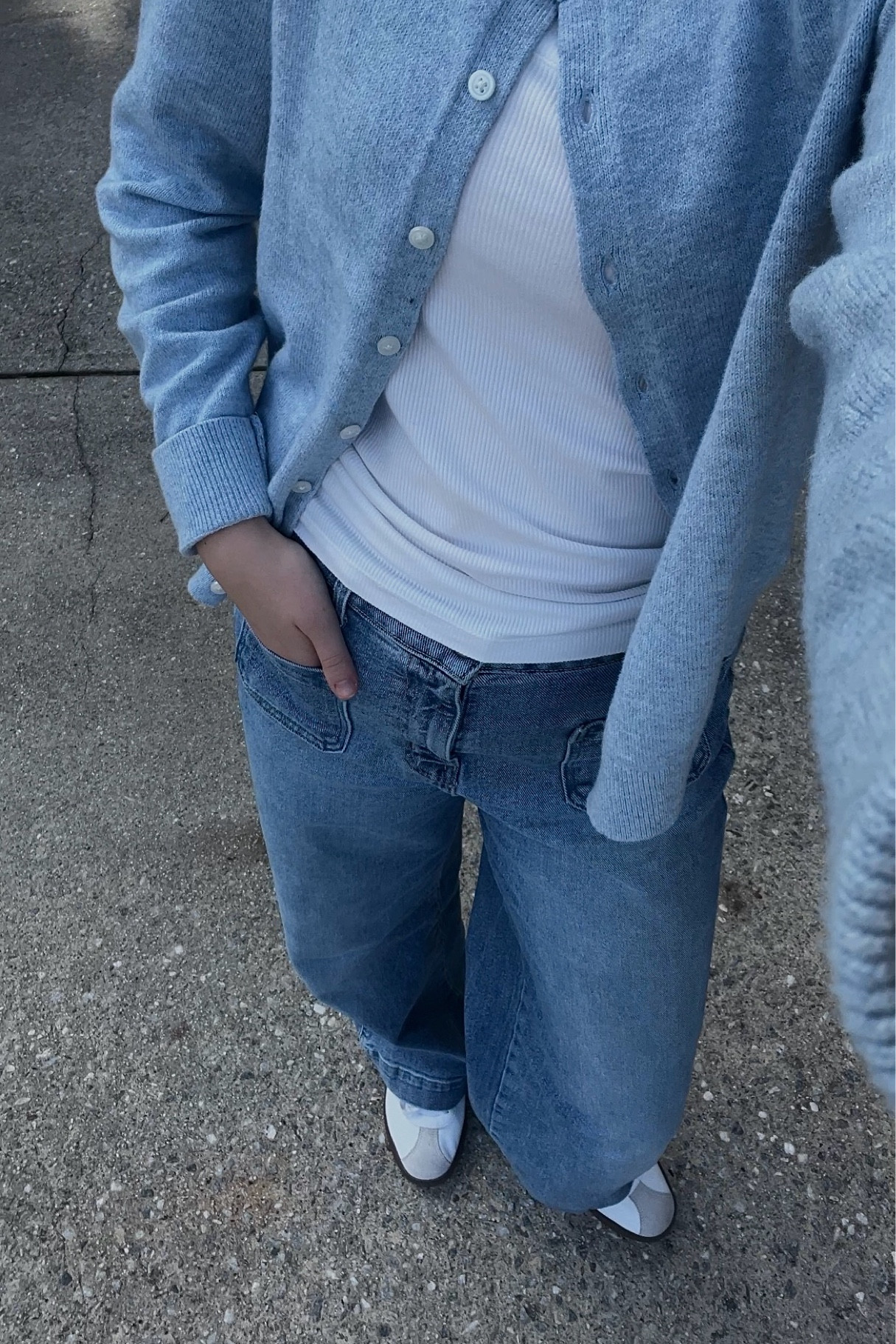 winter church outfit 🫧❄️

cardigan: x large
tank: medium
jeans: 6
shoes: 9

#LTKHoliday #LTKStyleTip