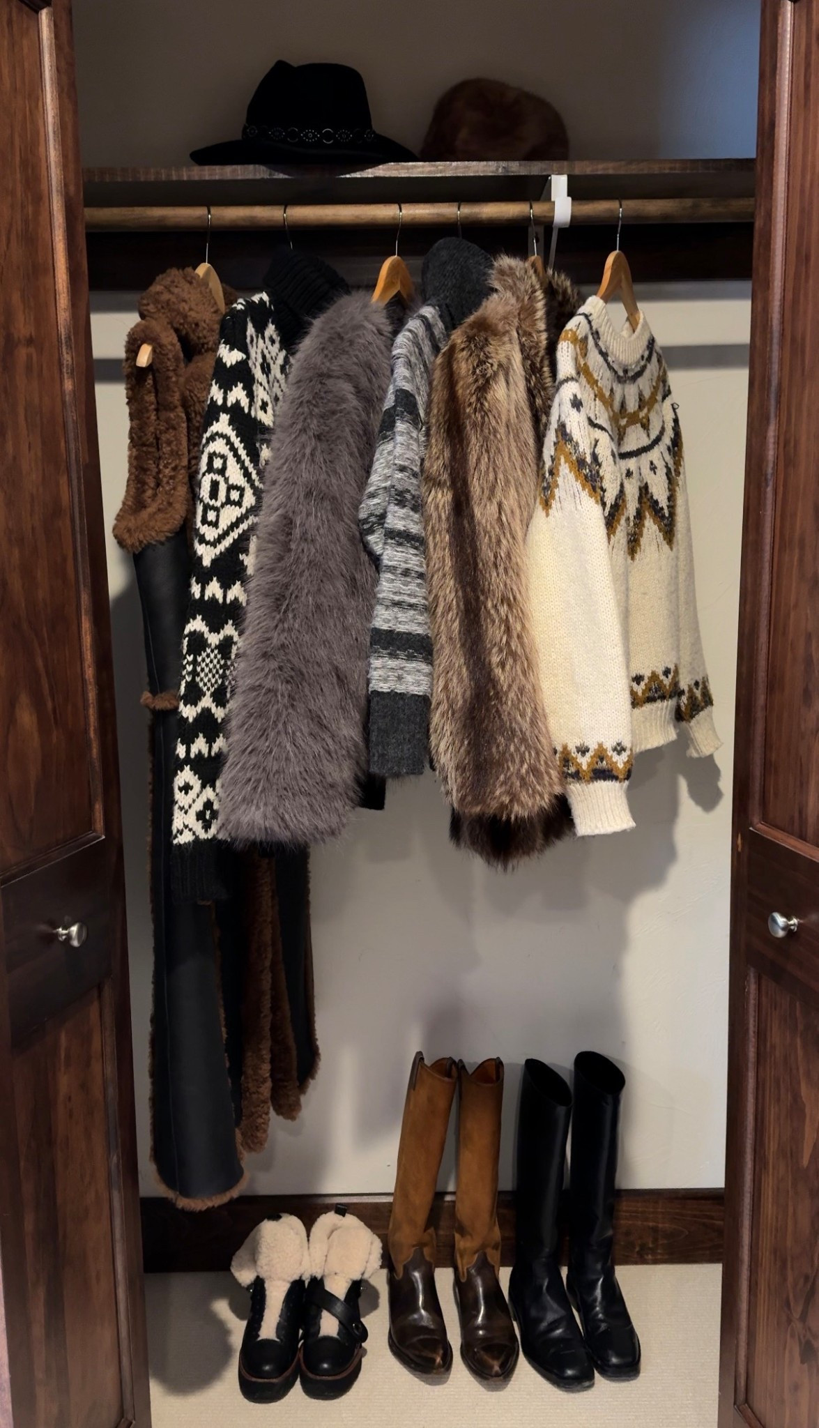 I’d rather be in the lodge than on the slopes 🎿 #skiweekend #fairislesweater #fauxfur #furcoat #aspenoutfits #cowboyboots #mountainweekend

#LTKTravel #LTKFindsUnder50 #LTKSeasonal