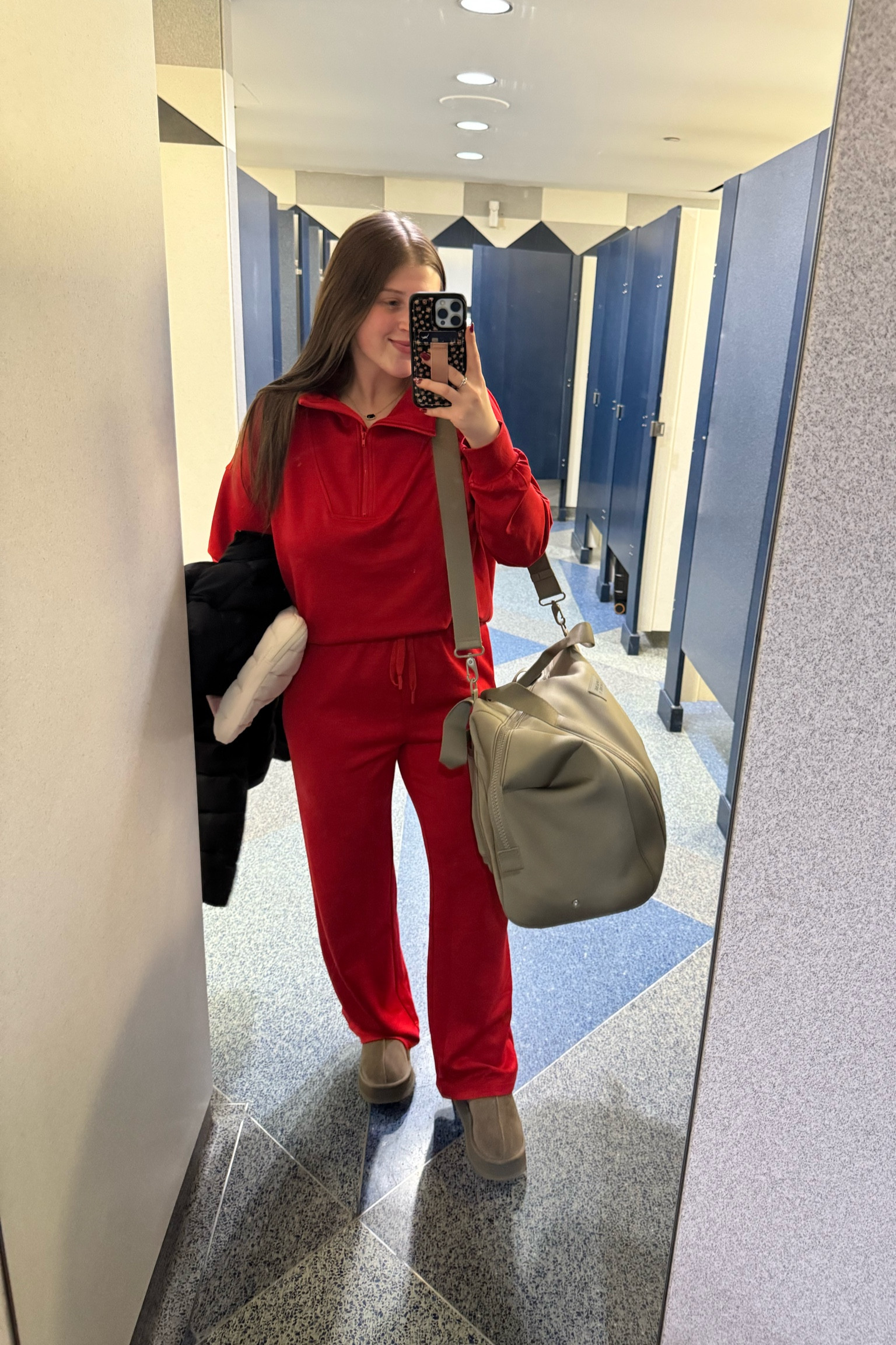 Cozy airport fits >>> Especially when they’re an Amazon set  under $50 ❤️✈️ 

I did a size Small 
Uggs - tts 7 #LTKHoliday

#LTKSeasonal #LTKTravel
