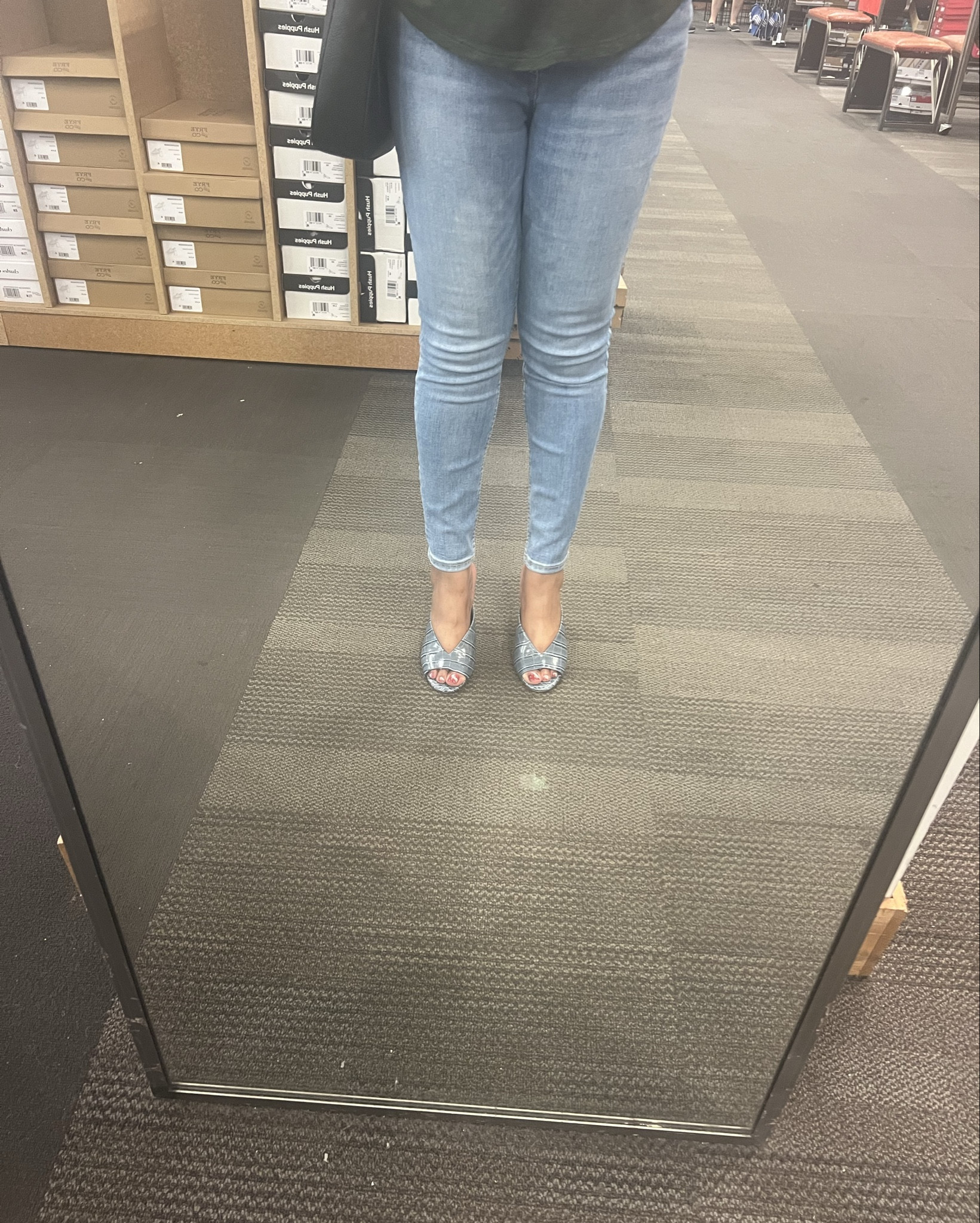 DSW 👠Sale
Ends 04/26/2026

$10 off $49
$20 of $99
$60 off $199

Code: NEWLOOKS

#LTKSaleAlert