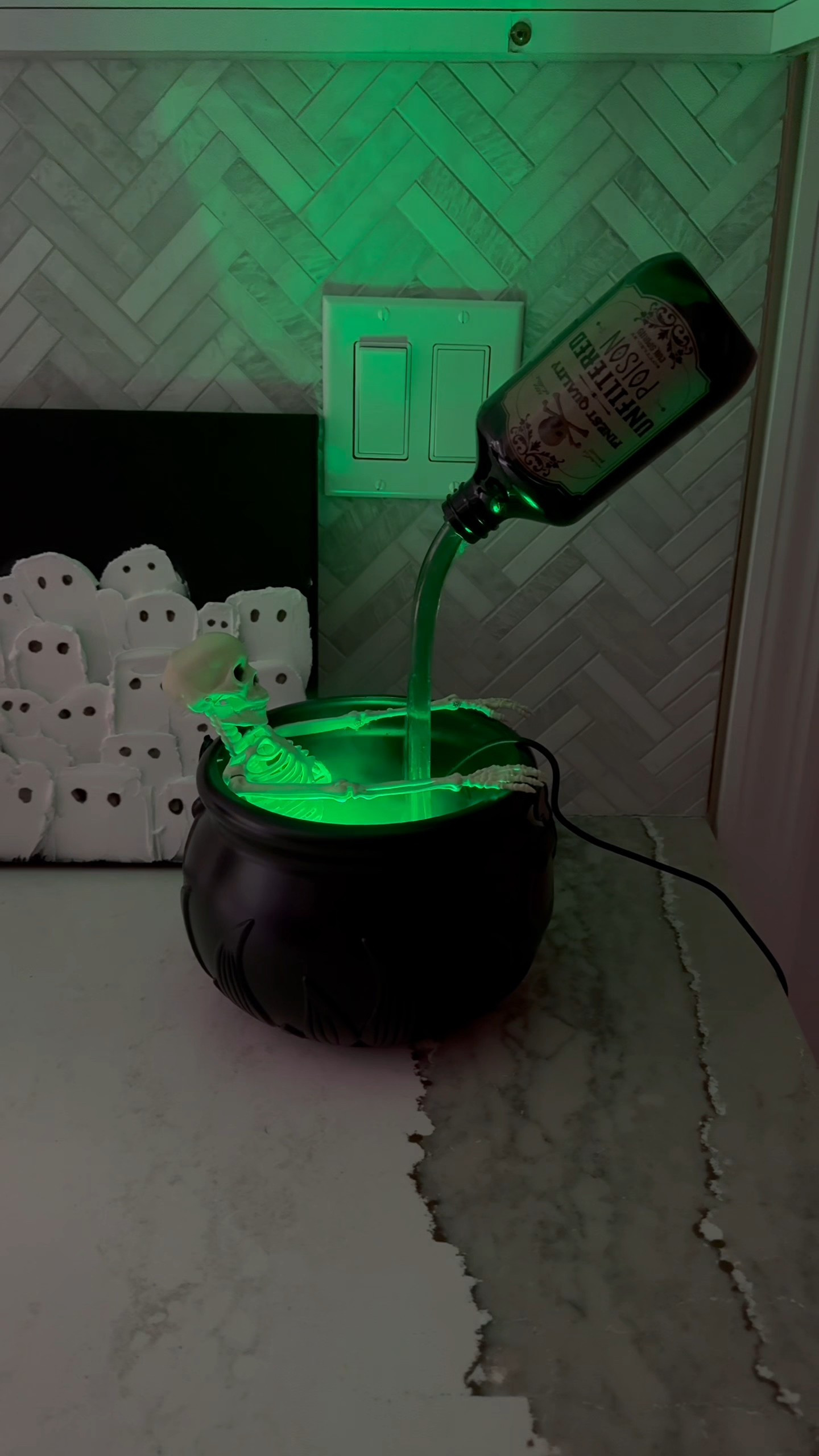 This Halloween find completely blew me away.I wasn’t sure what to expect with this cauldron… but the second I turned it on, I was obsessed.The floating potion bottles, the glow, the soft mist—it’s spooky and magical in the best way.This is definitely going in my Halloween setup every year now.

#LTKSeasonal #LTKFindsUnder50