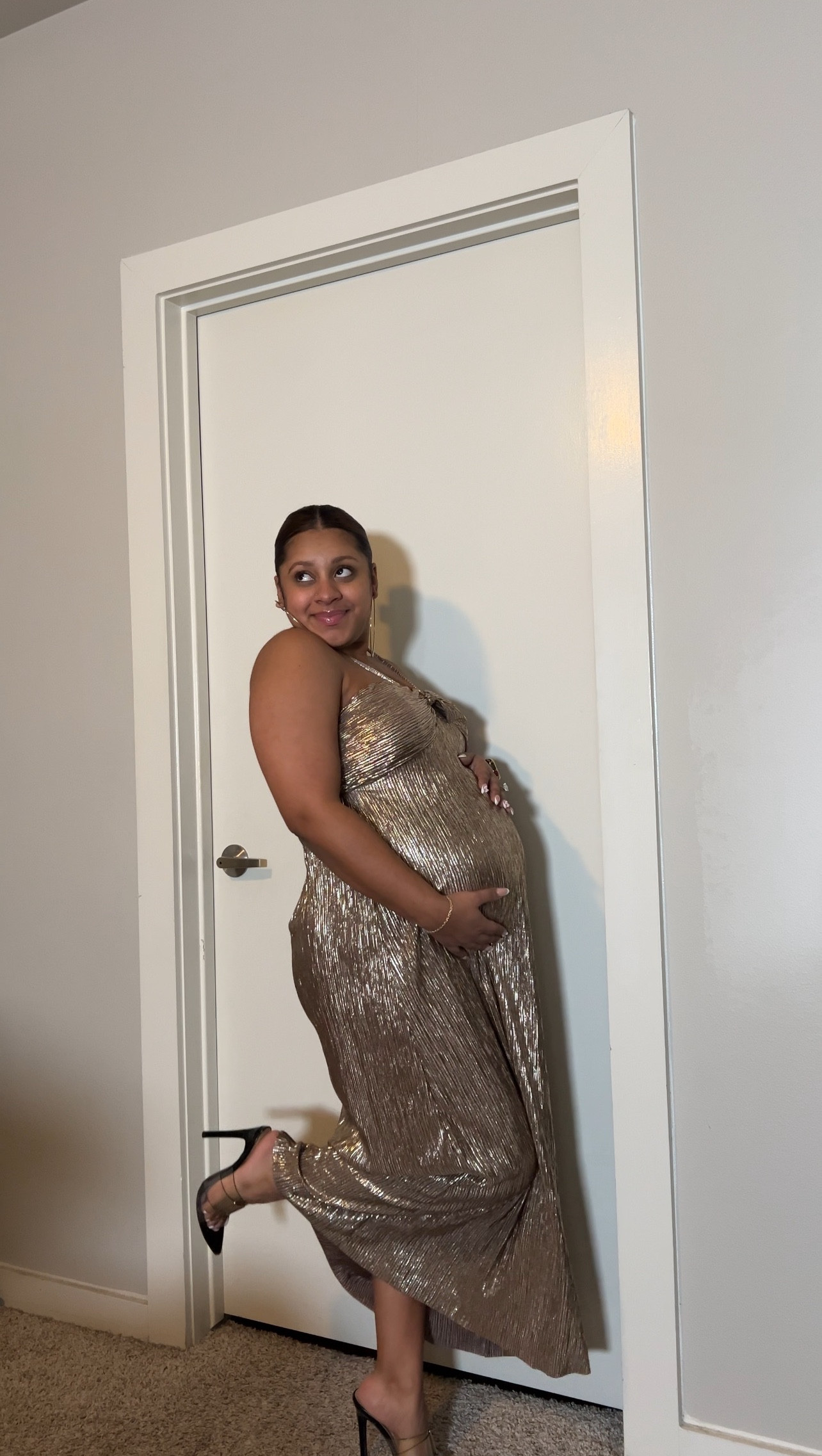 Glittery and Gold?? Feeling like a million bucks in those buttery soft flowy dress! Perfect for a romantic date night while pregnant and after !

#LTKBump #LTKStyleTip #LTKFindsUnder100
