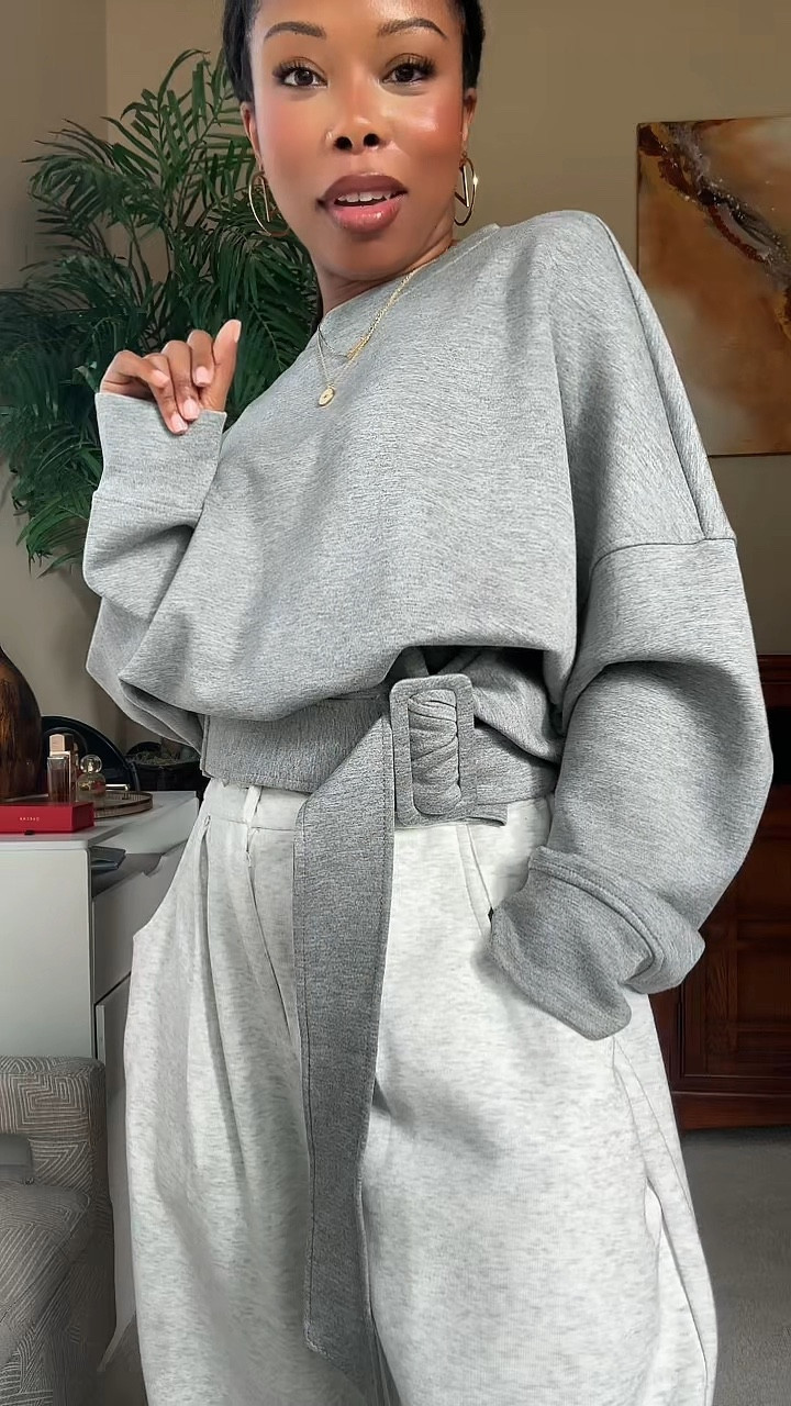 I’m obsessed with this sweatshirt! It’s such a casual chic piece to add to the wardrobe. 💕 #sweats #cozychic #casualchic

#LTKFindsUnder50 #LTKootd #LTKOver40