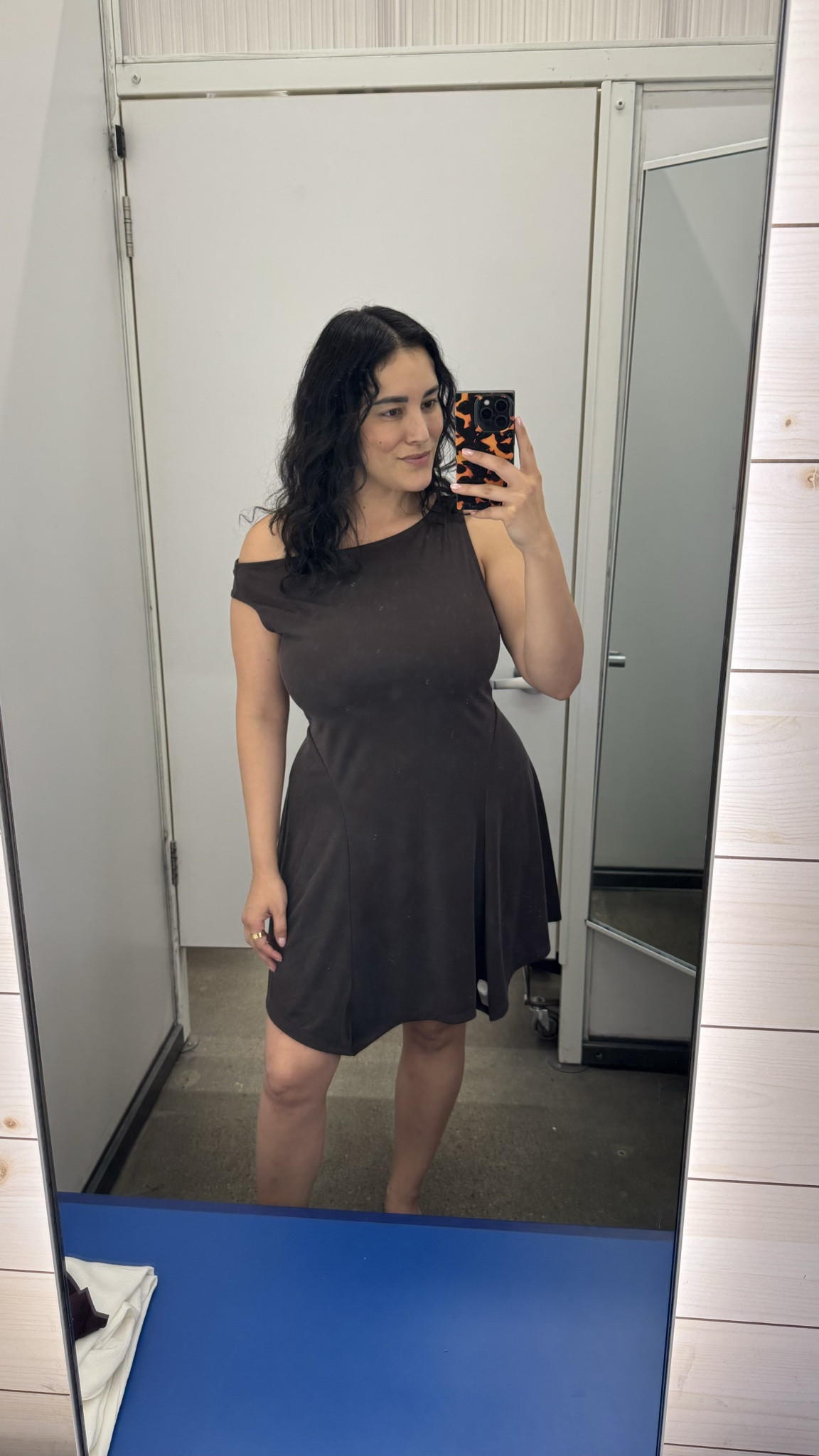 Brown asymmetrical little dress, an easy neutral look that can be dressed up or worn casually.

Dress // M

#LTKootd