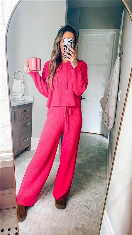 obsessed with this lounge set.
Use code TORI to save 30%  

 #LTKmomlife