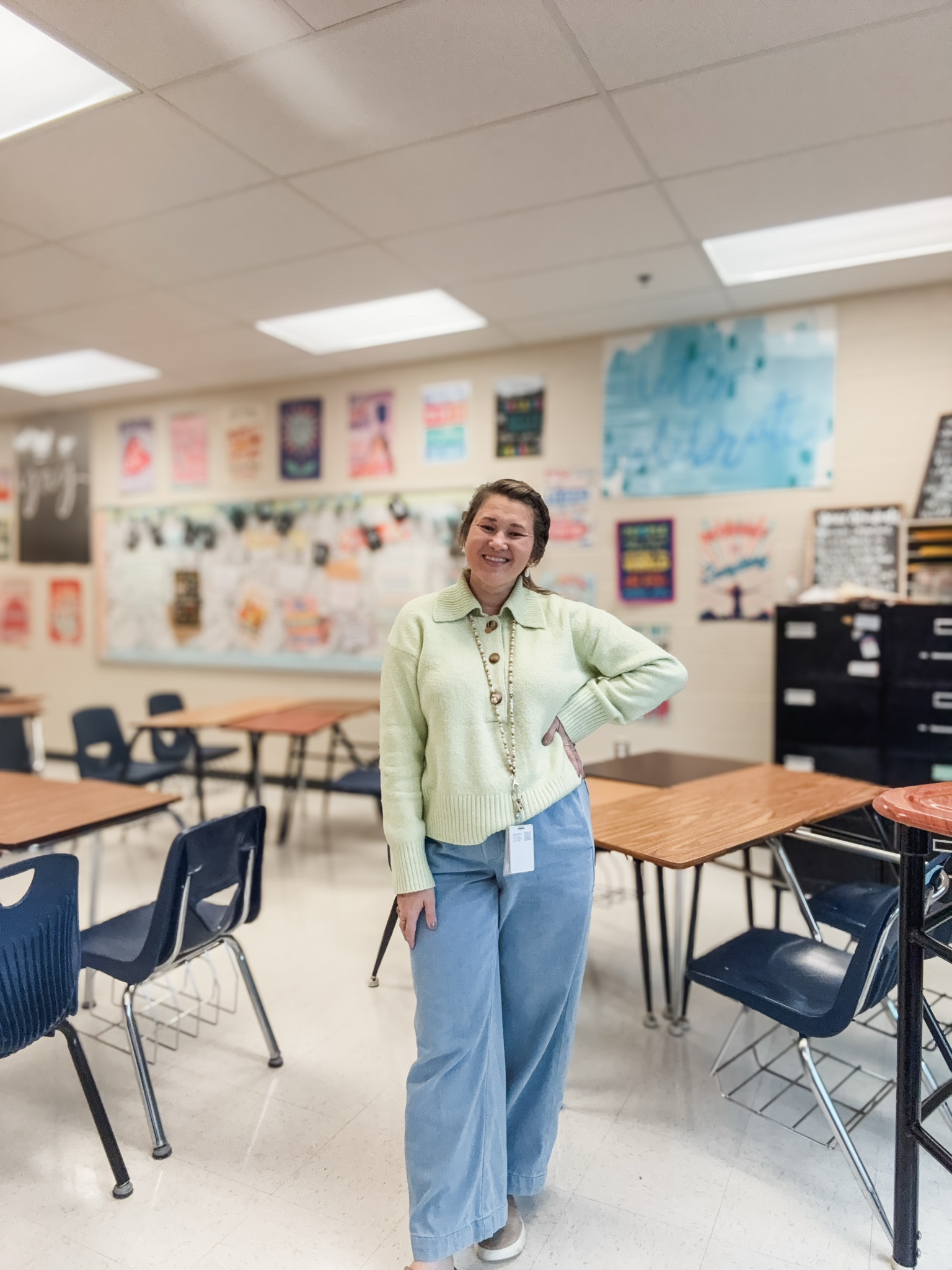 Comfy and casual teacher outfit! Drawstring wide leg jeans and soft pullover sweater! Easy teacher outfit for colder weather! 

#LTKootd
