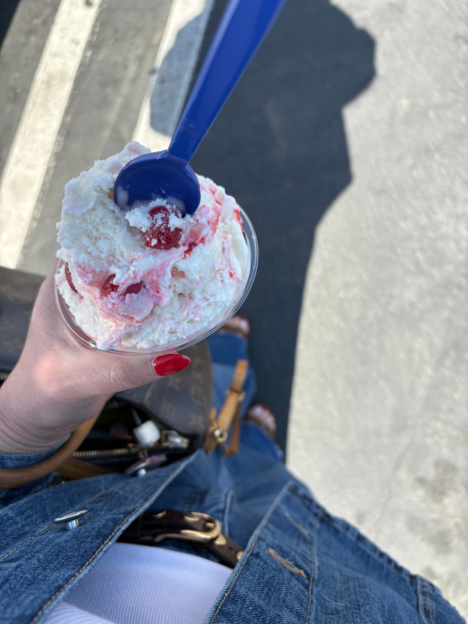 Denim on denim is my new favorite 💙
Zara: Denim overshirt, size small. 