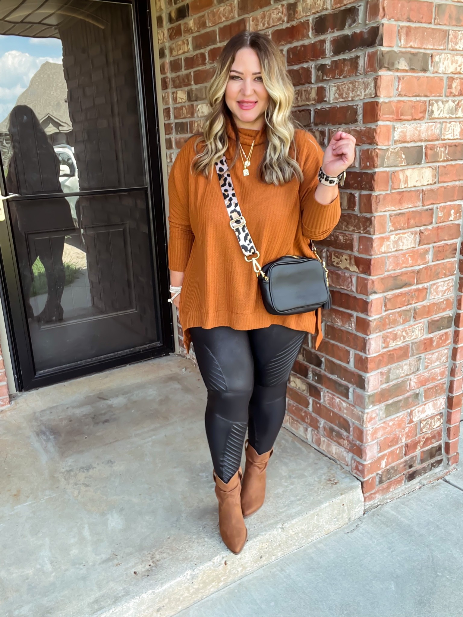 Top size XL tts
Leggings size 1X (size up) 
Booties tts 

#LTKcurves #LTKstyletip #LTKunder50