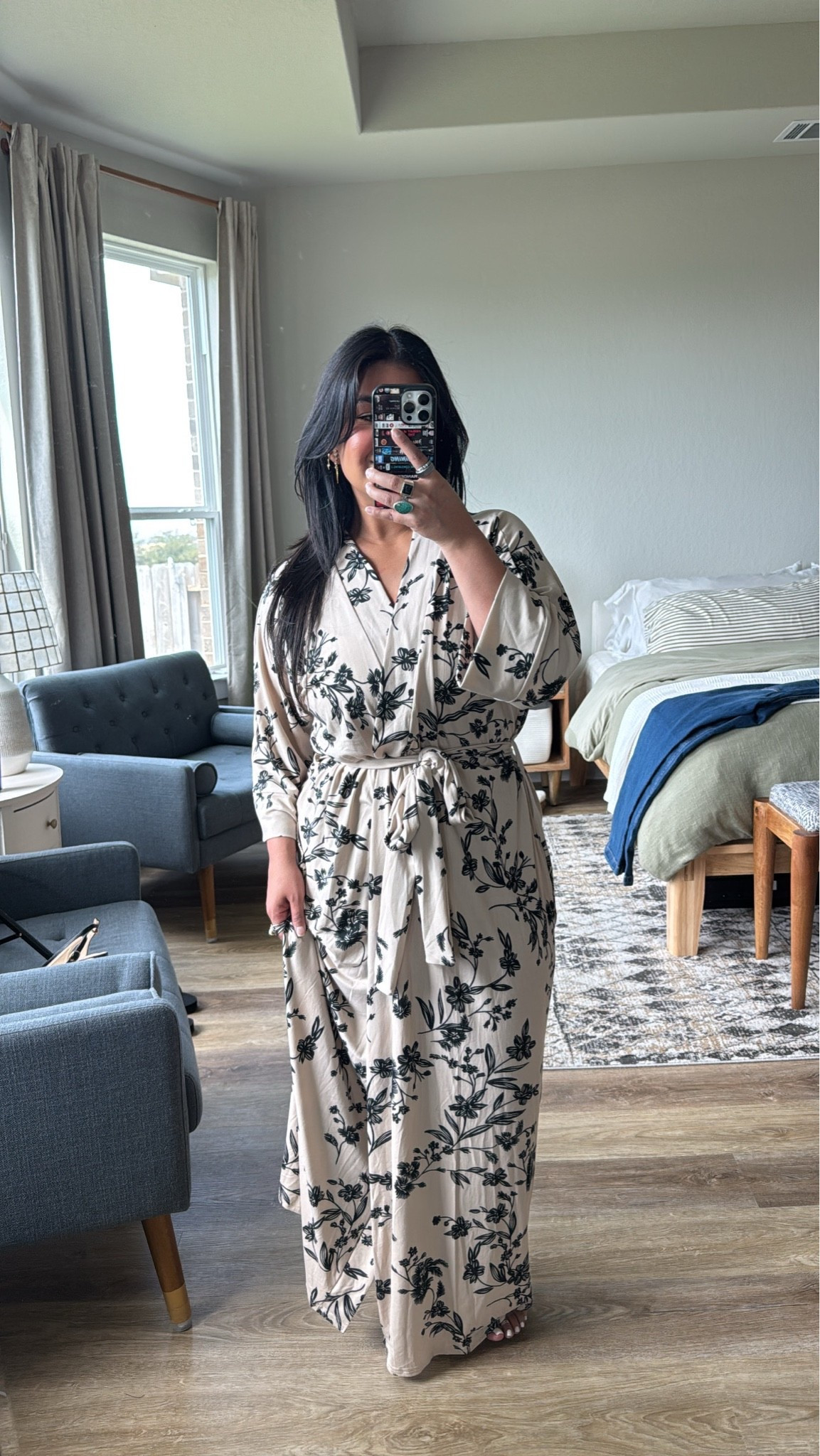 Prettiest Amazon robe! So comfy and slouchy. I sized up to an XL for an oversized fit.