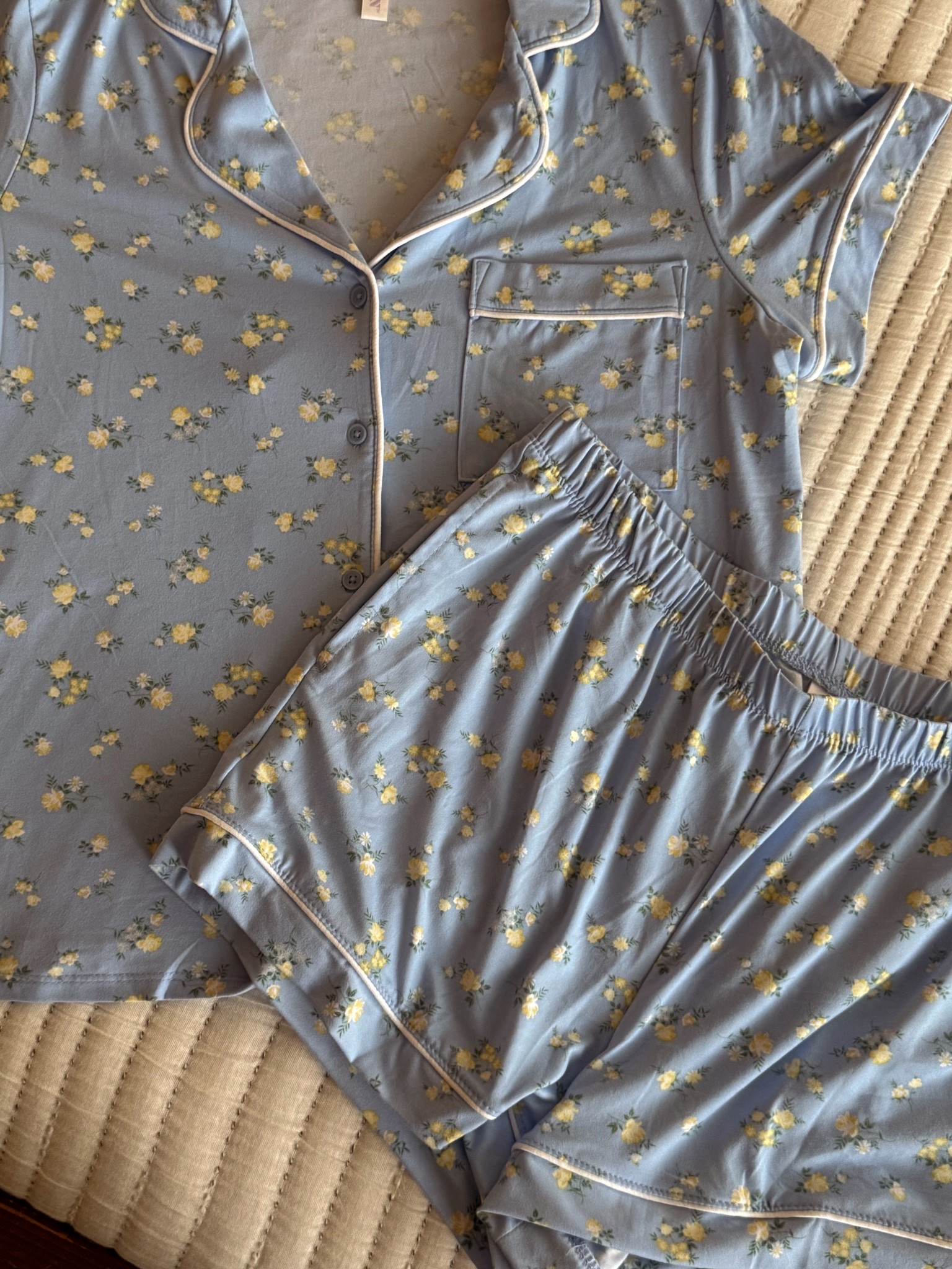 This pj set is so cute and soft! And under $20! 💛🩵