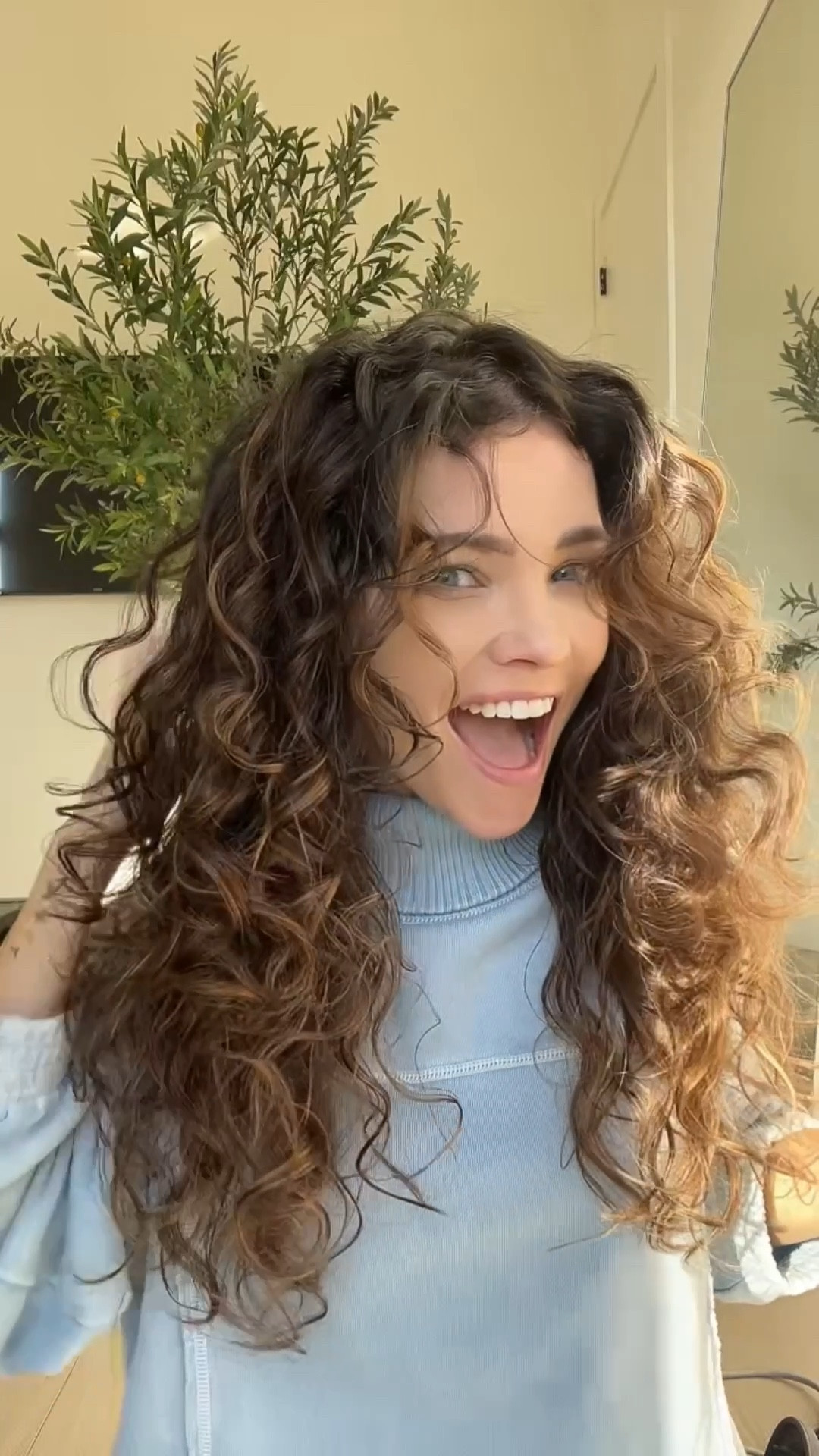 VOLUMINOUS WAVY HAIR ROUTINE

 Simple, beginner friendly wavy hair routine for BIG results 💛

#LTKBeauty #LTKselfcare