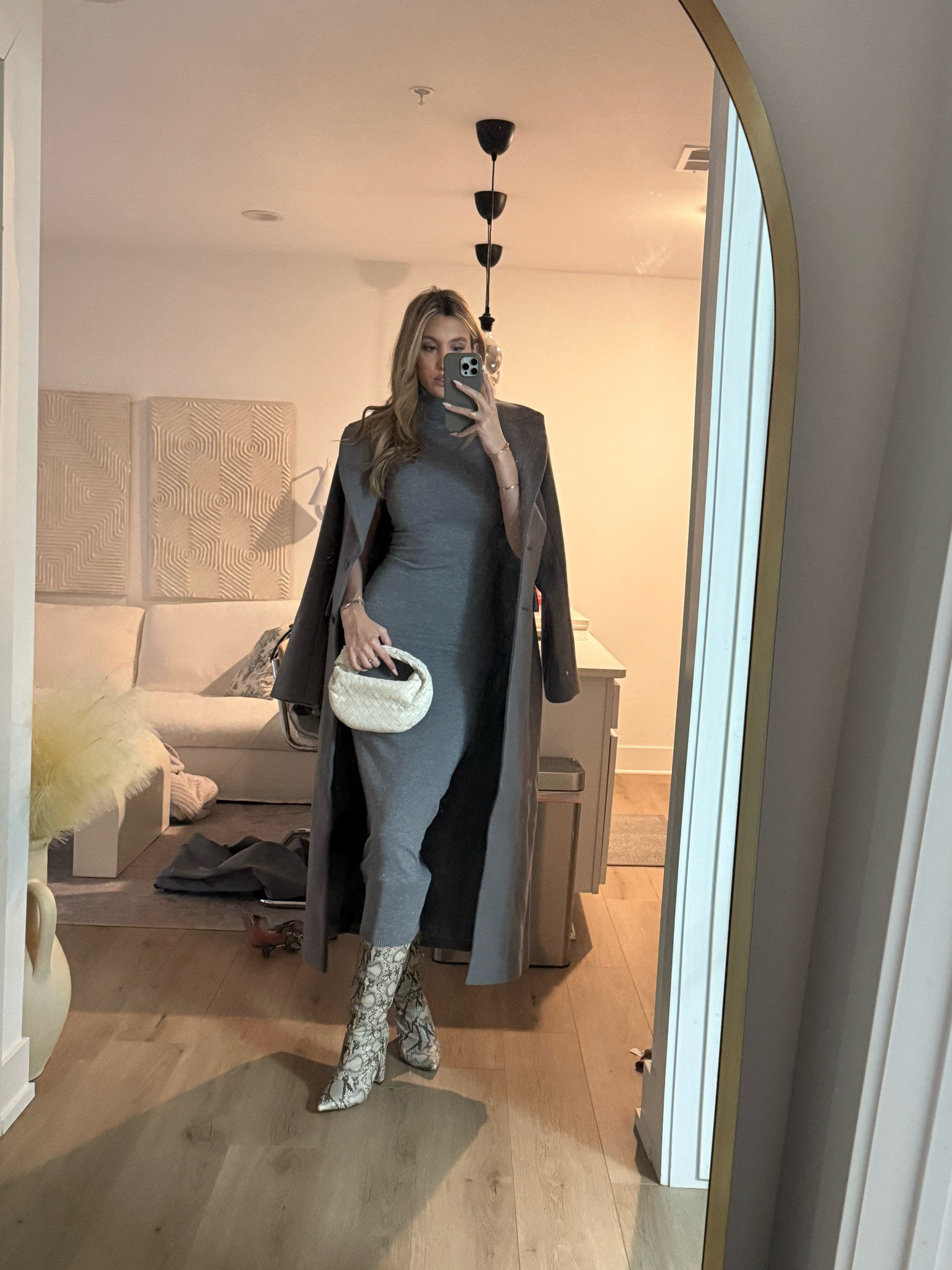 Grey monochrome look 

#LTKFindsUnder50 #LTKStyleTip