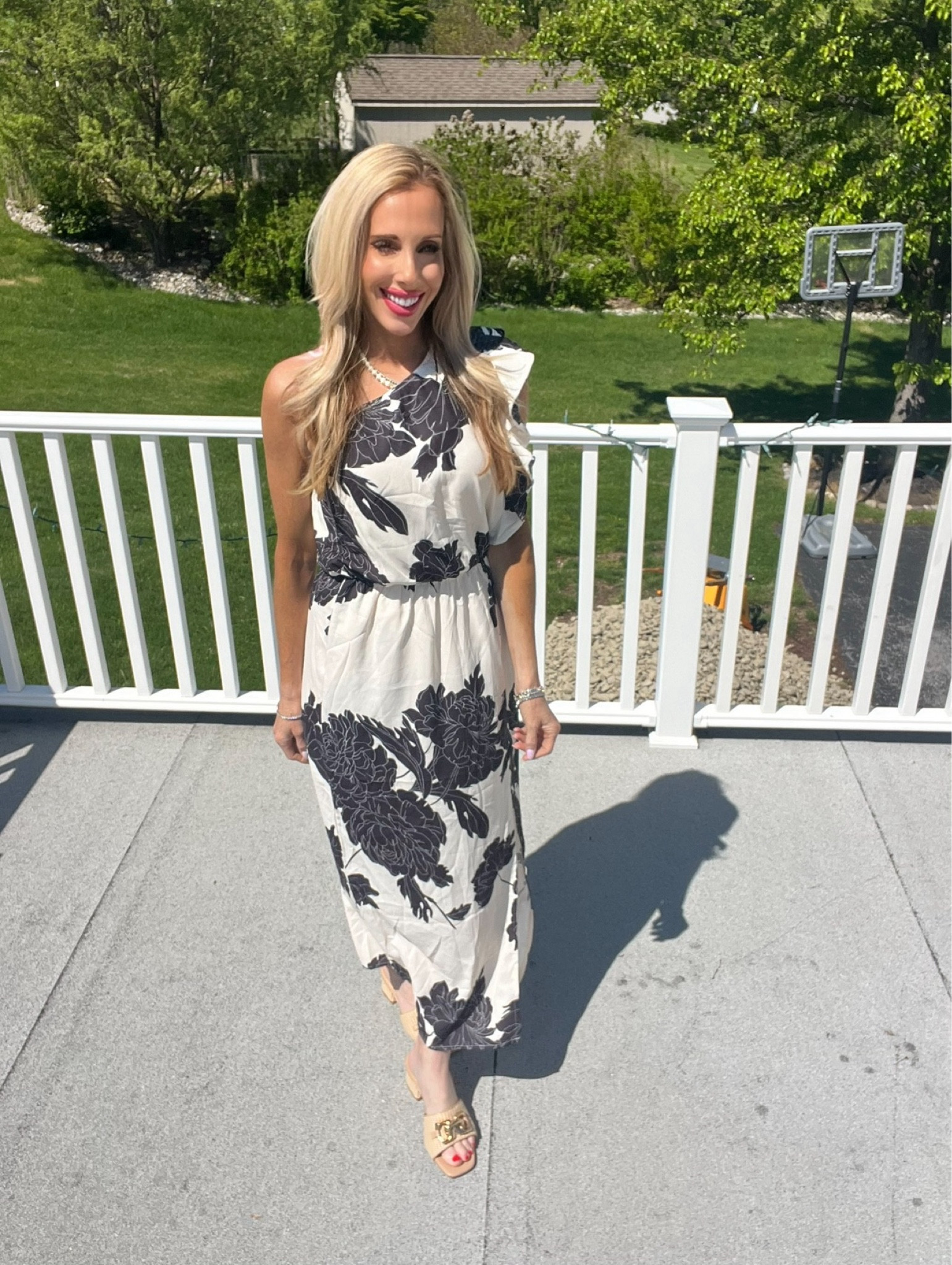 Gorgeous floral one shoulder maxi dress 🩷🩷

#LTKMothersDay #LTKmomlife #LTKSaleAlert